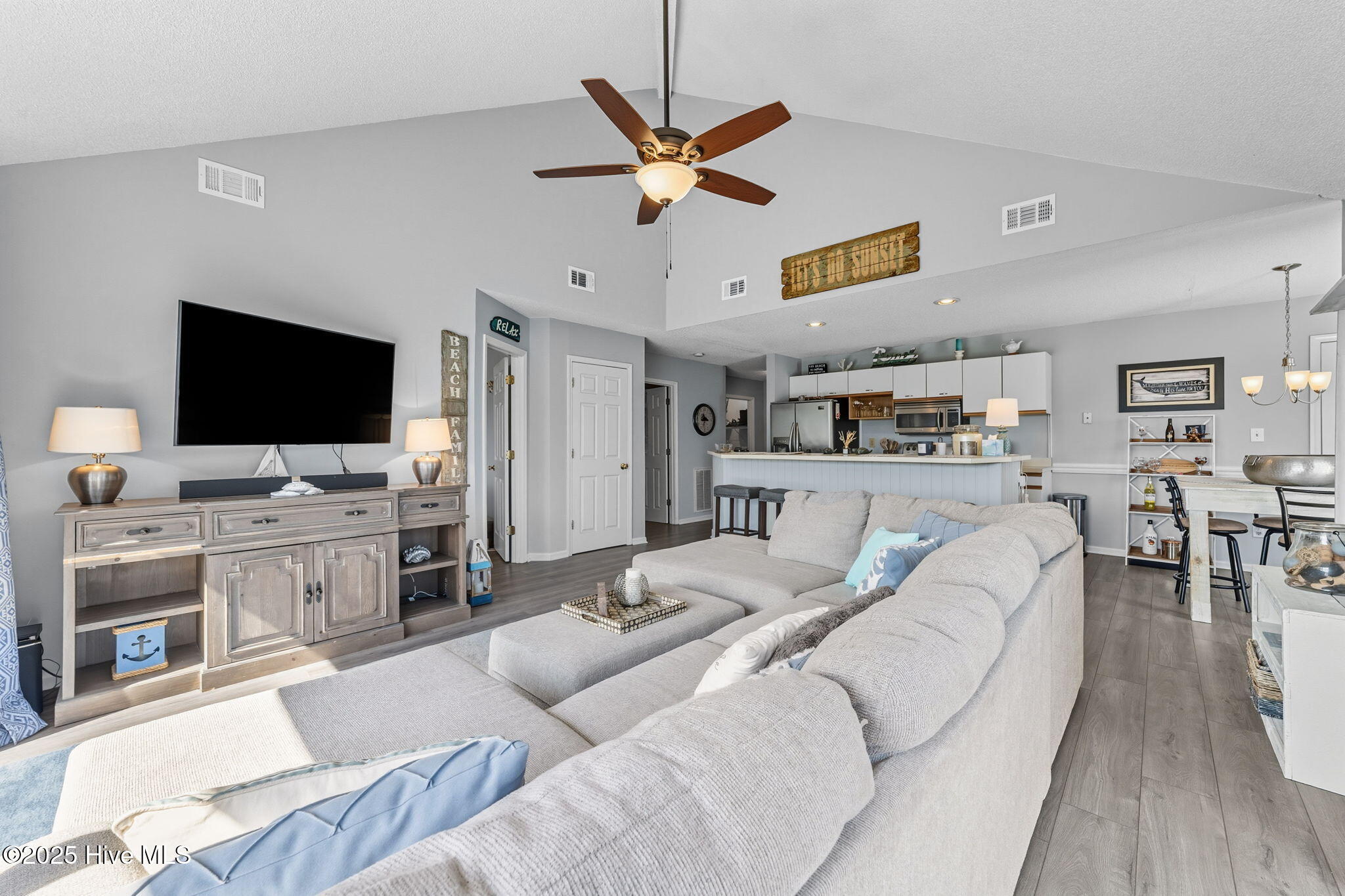 100534962 | Photo 18