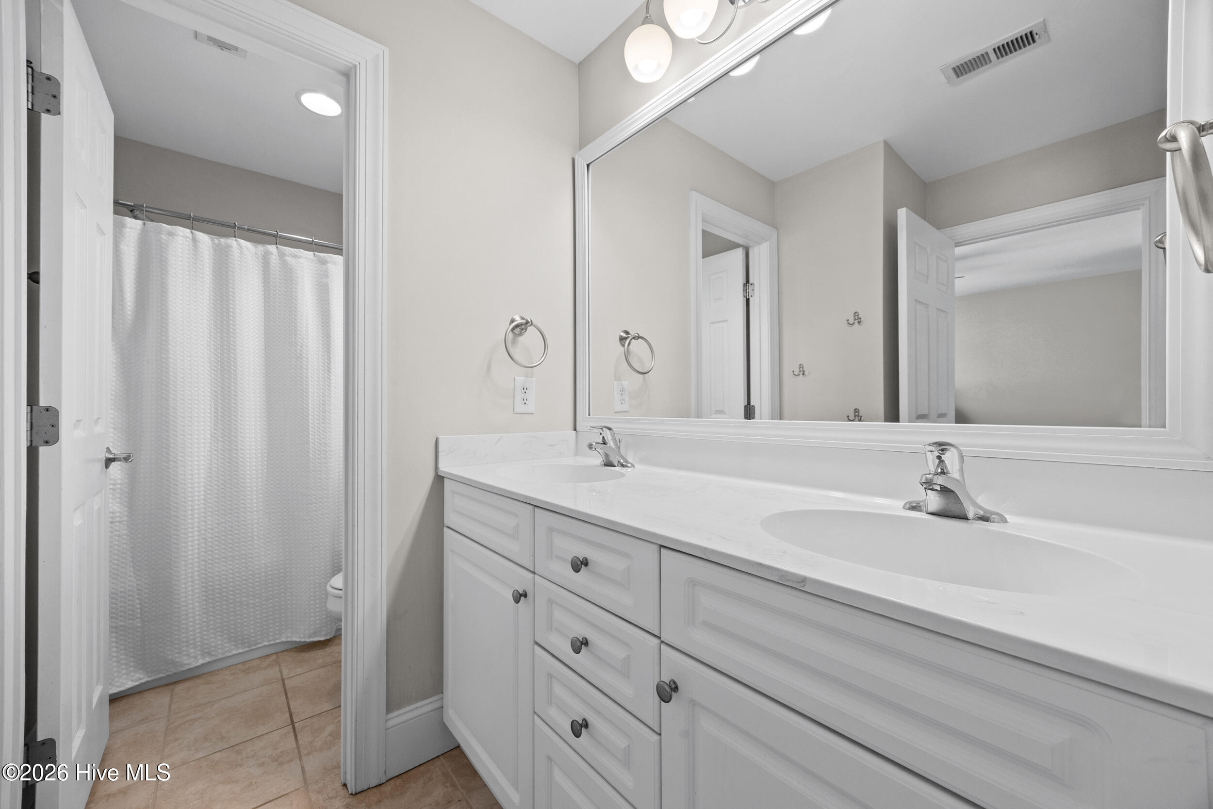 100565771 | Photo 37