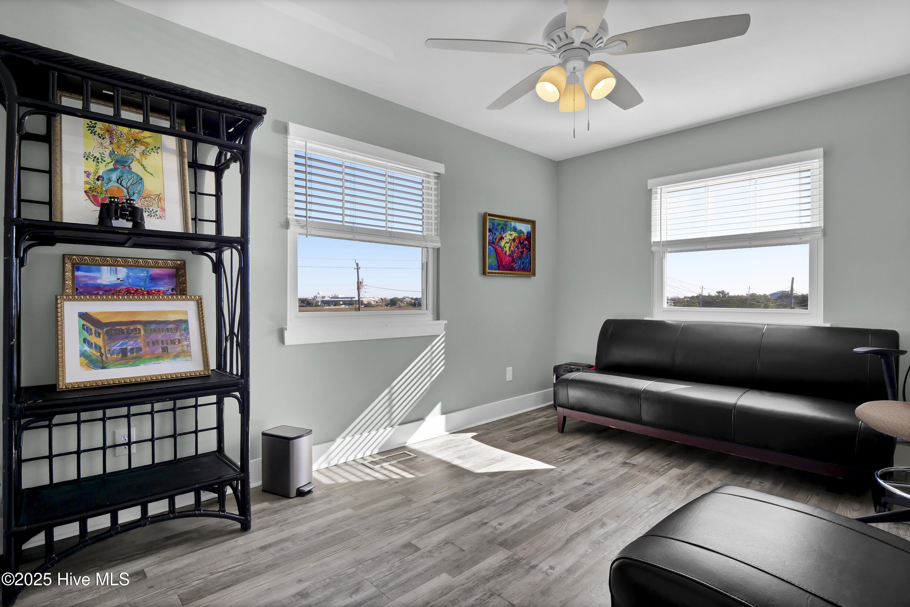 100469434 | Photo 33