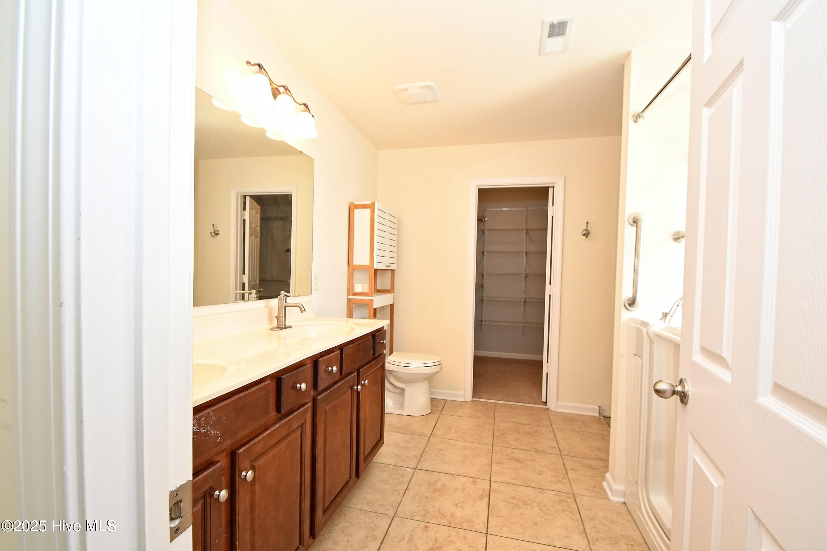 100538735 | Photo 26