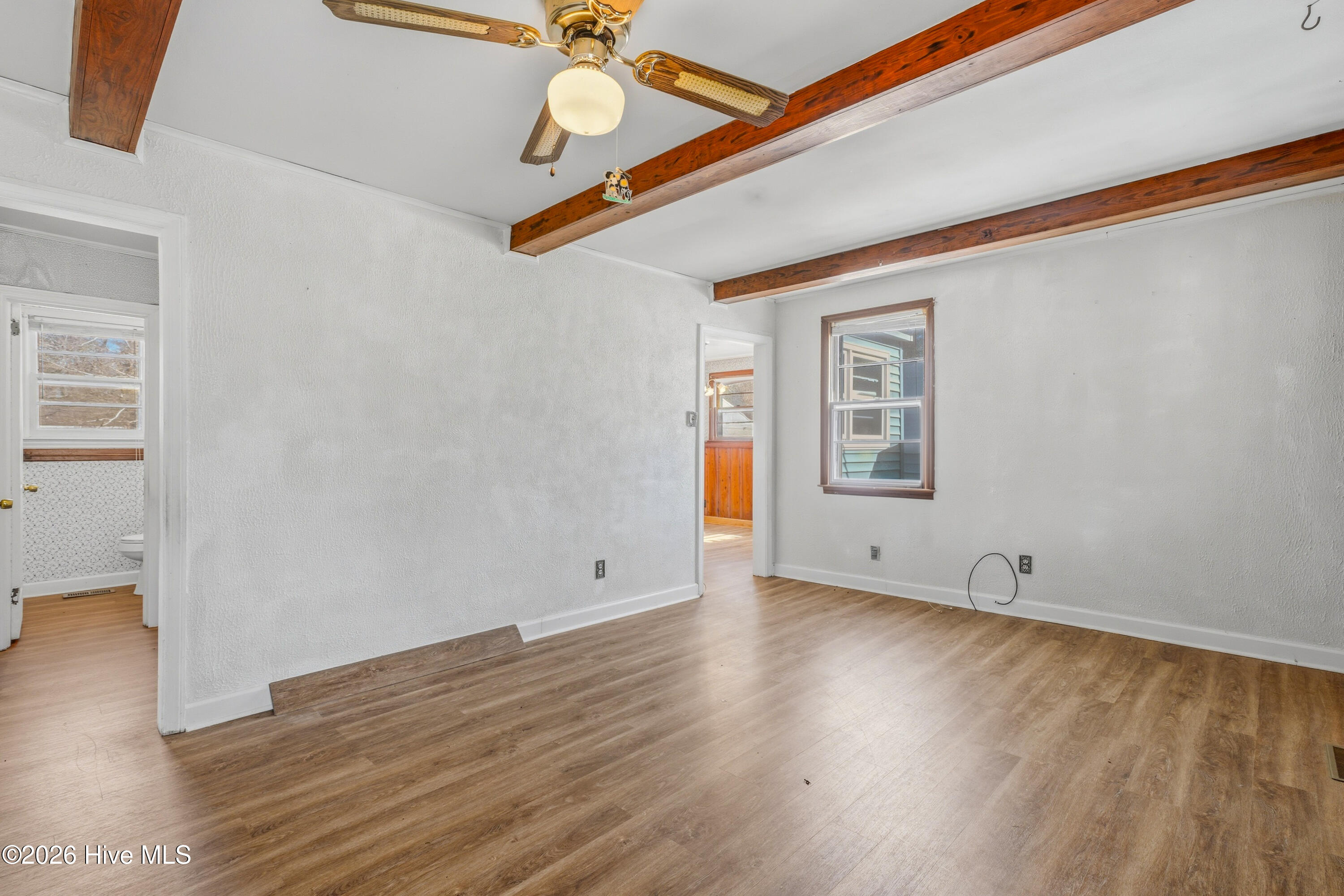 100559620 | Photo 12