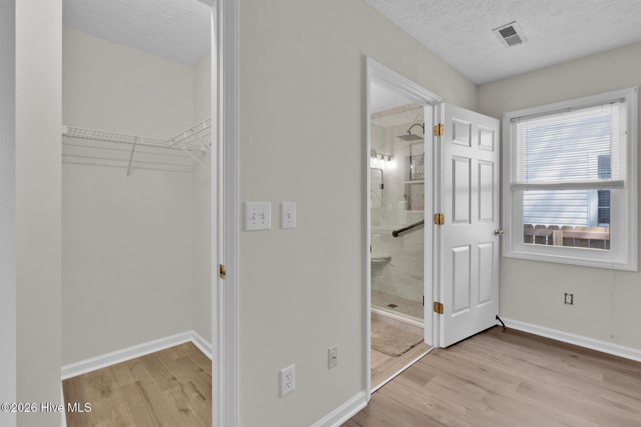 100566412 | Photo 17