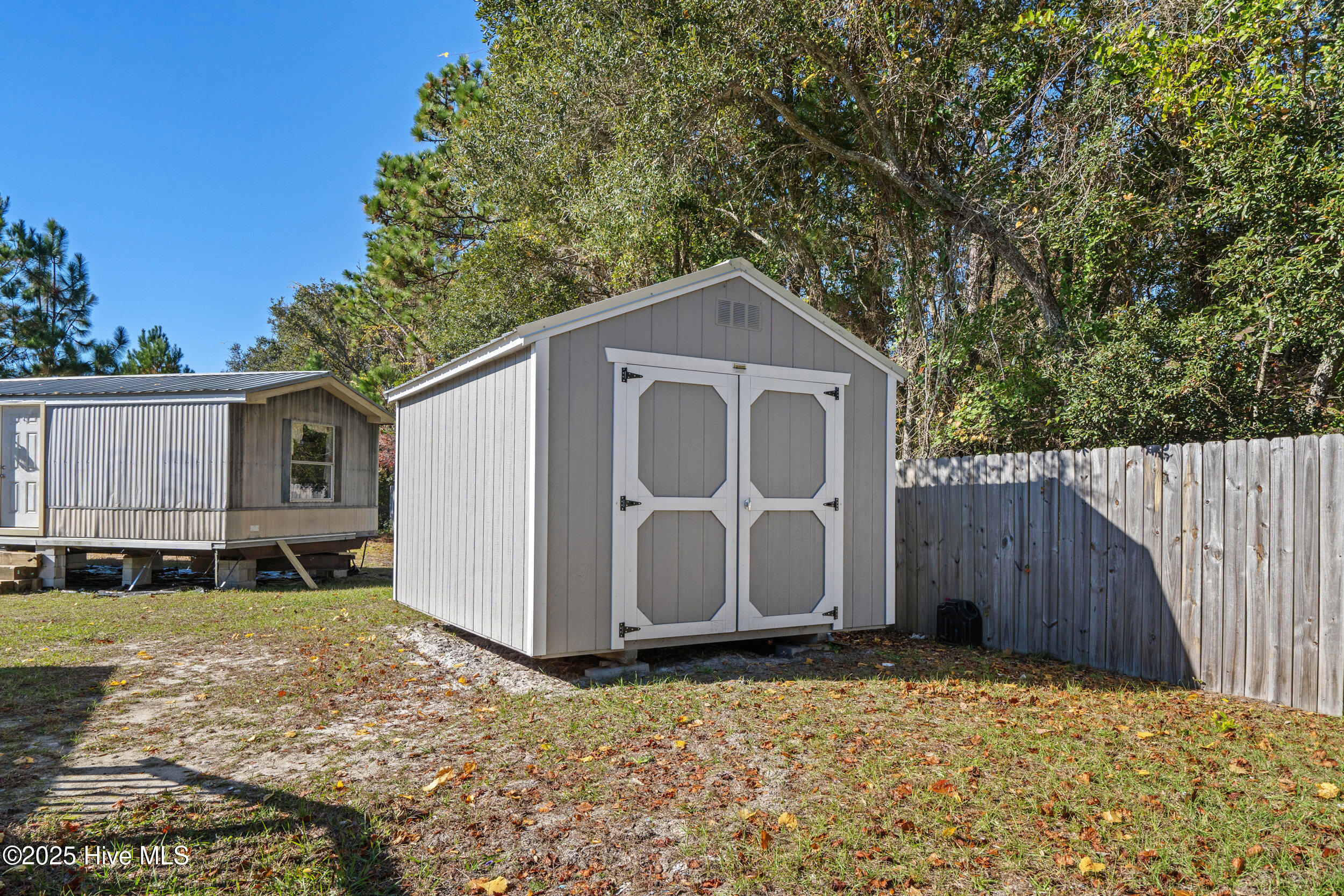 100539109 | Photo 25