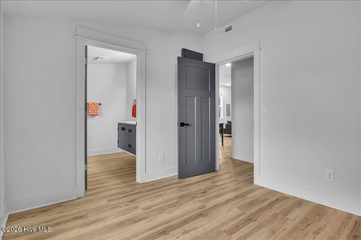 100570167 | Photo 15