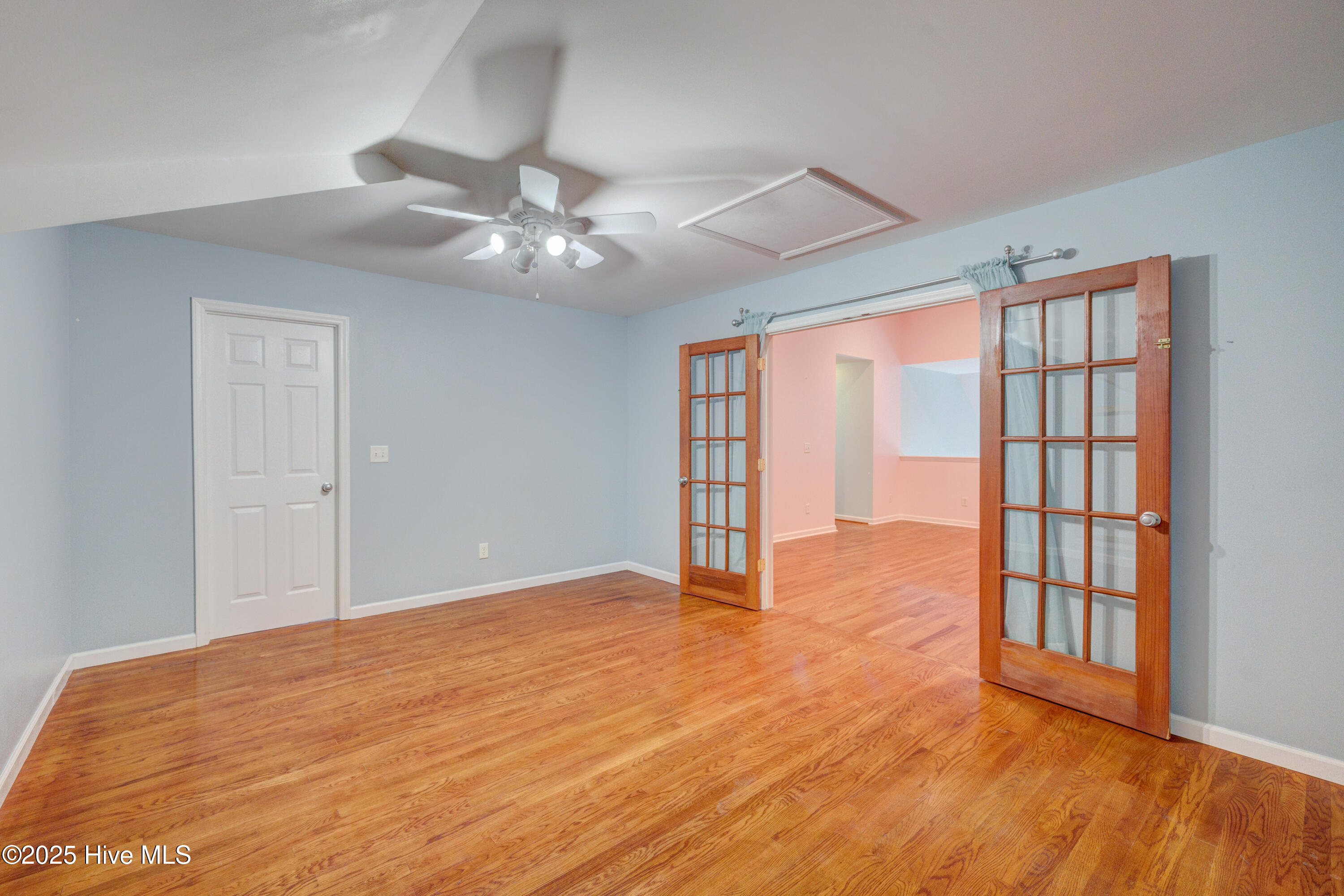 100526585 | Photo 55