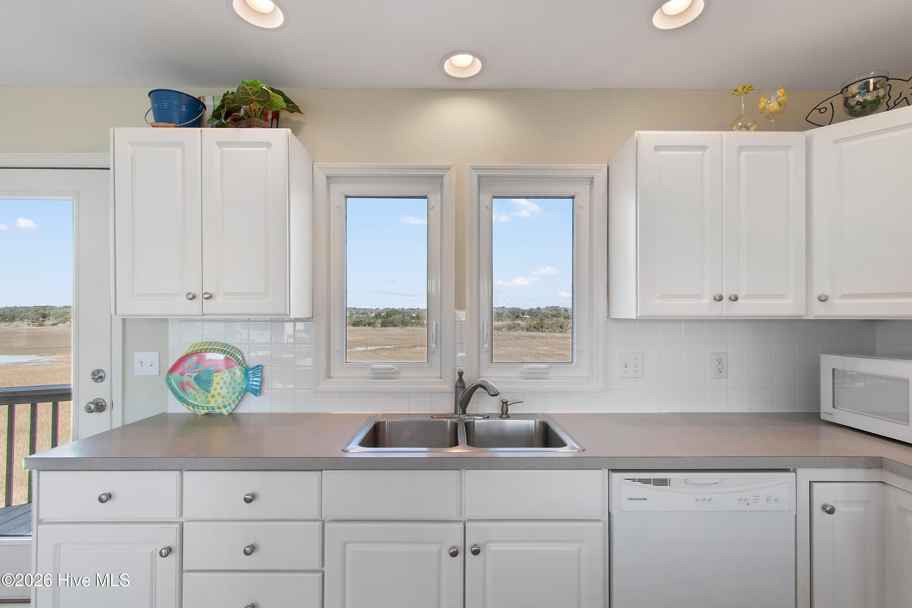 100558900 | Photo 24