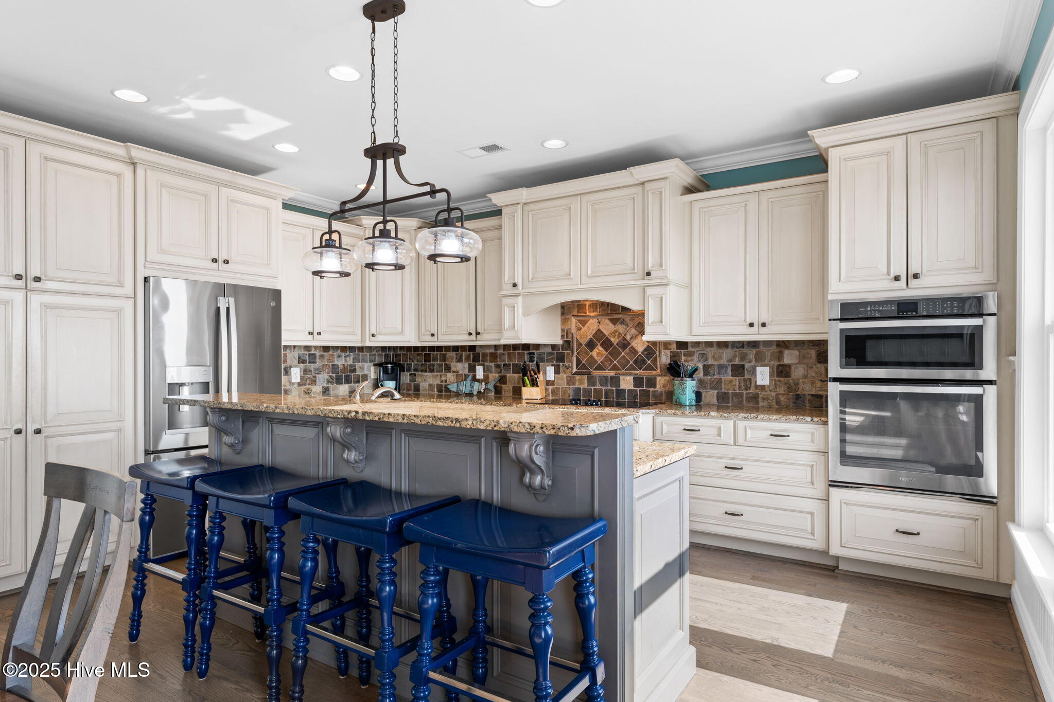 100542576 | Photo 21