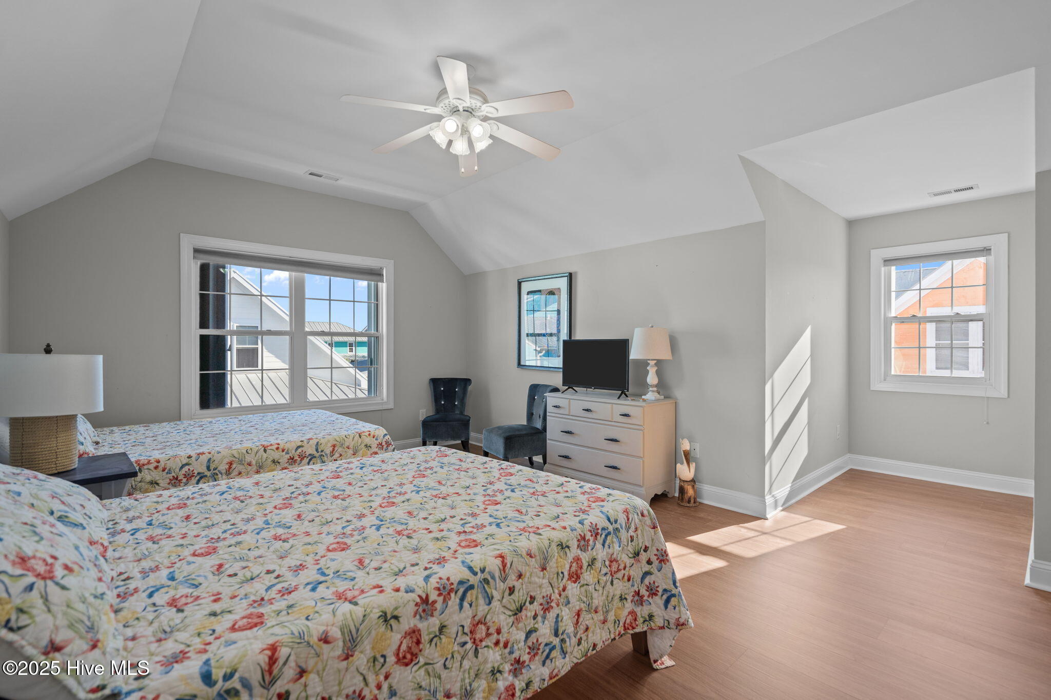 100546584 | Photo 40