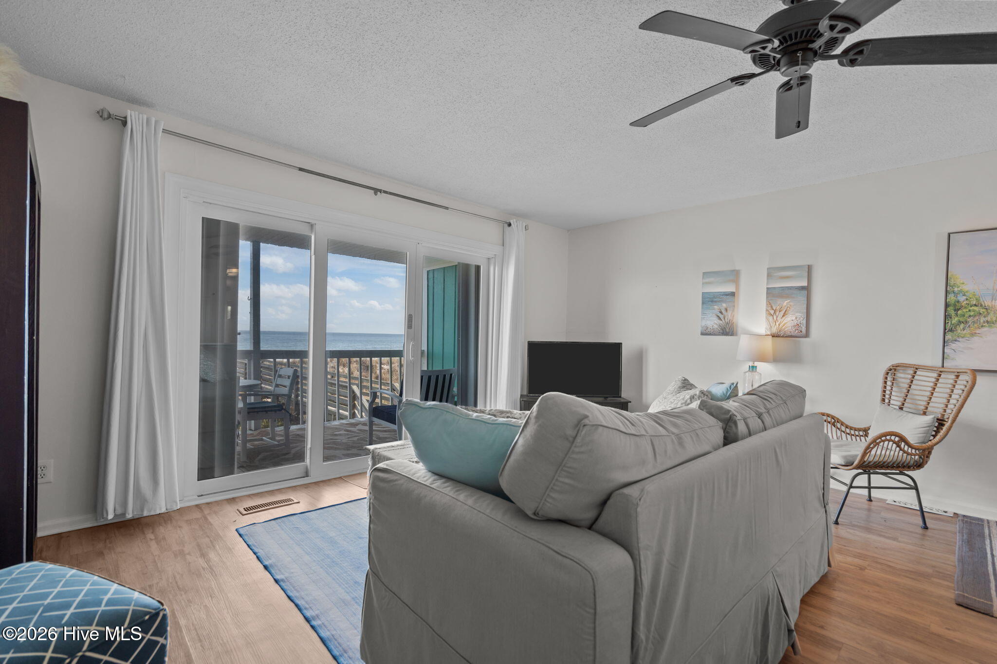 100549615 | Photo 18