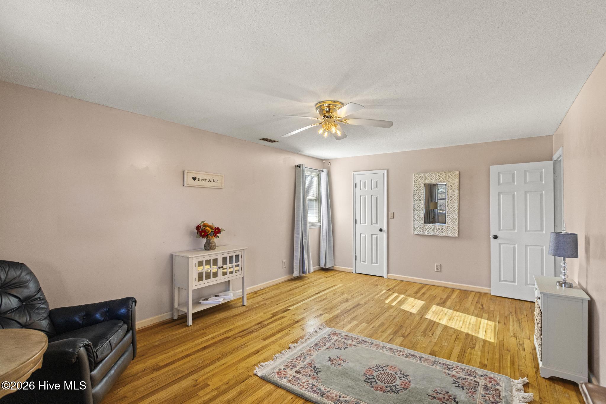 100552861 | Photo 26