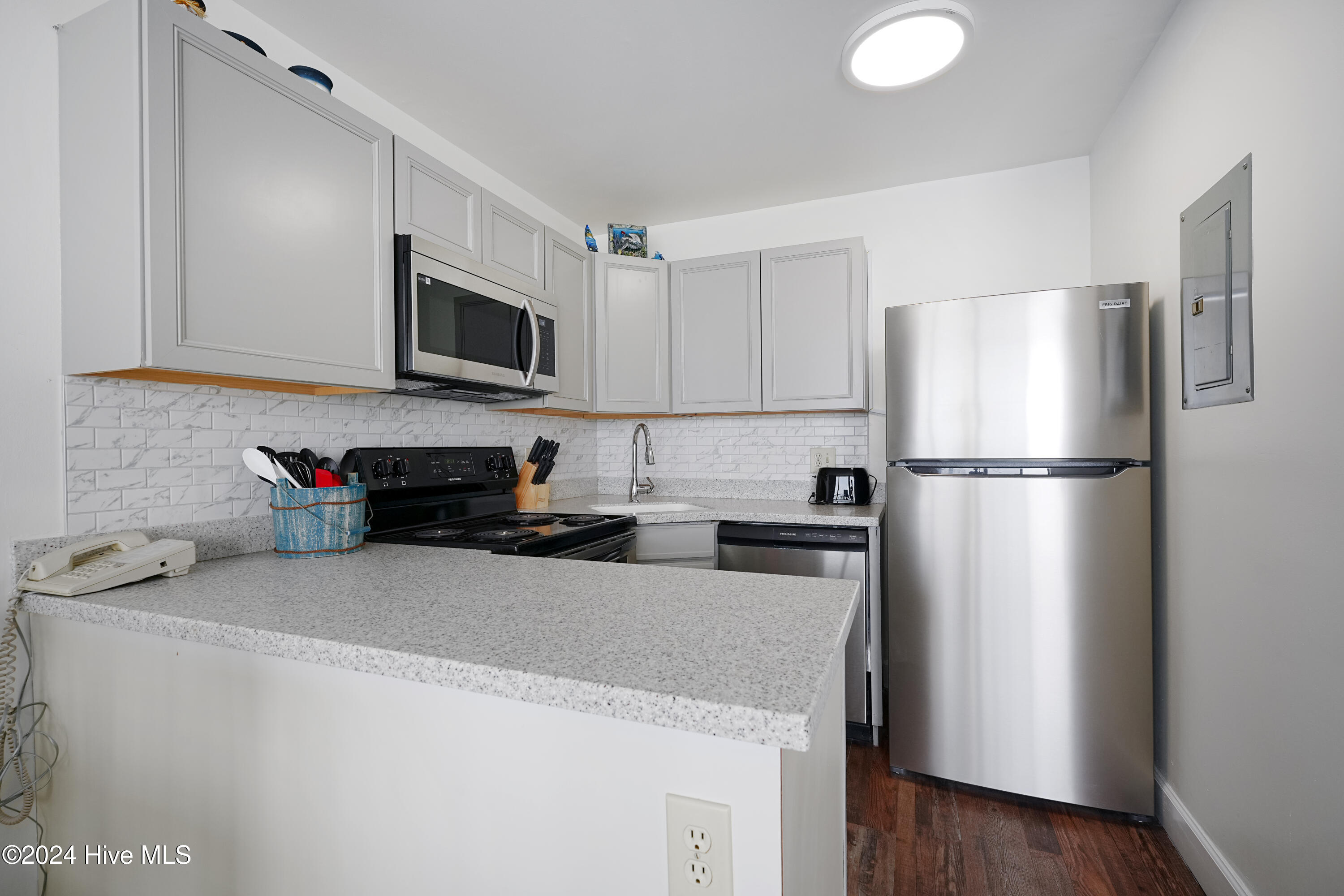 1615 Lake Park Boulevard S, Carolina Beach, NC 28428 – photo 4: 10-A7404417