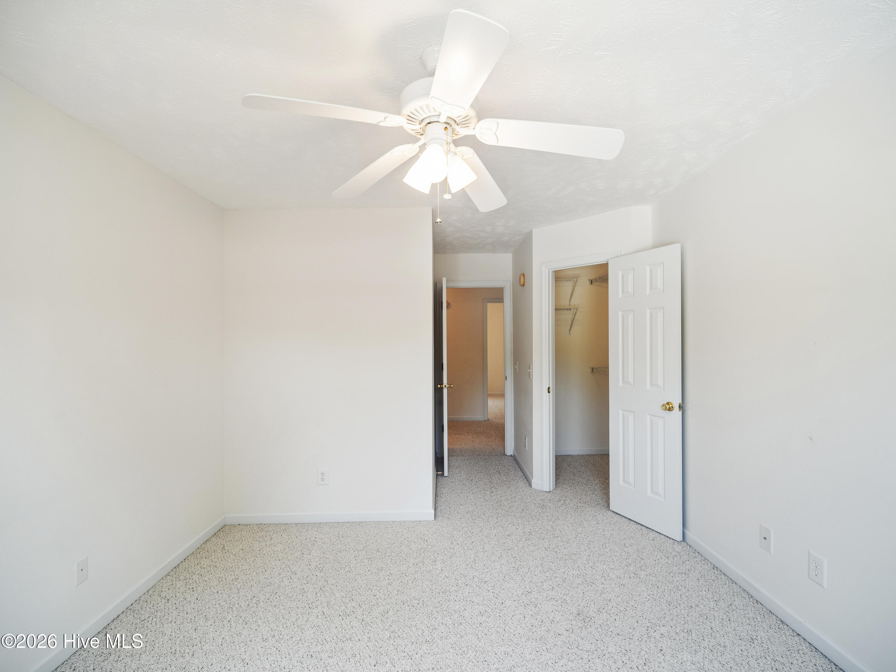 100570640 | Photo 43