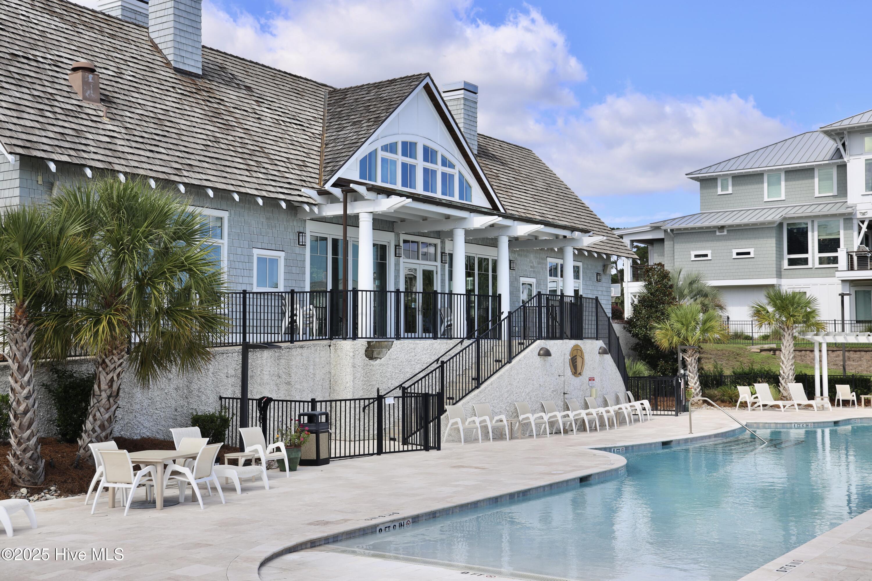 100534073 | Photo 64