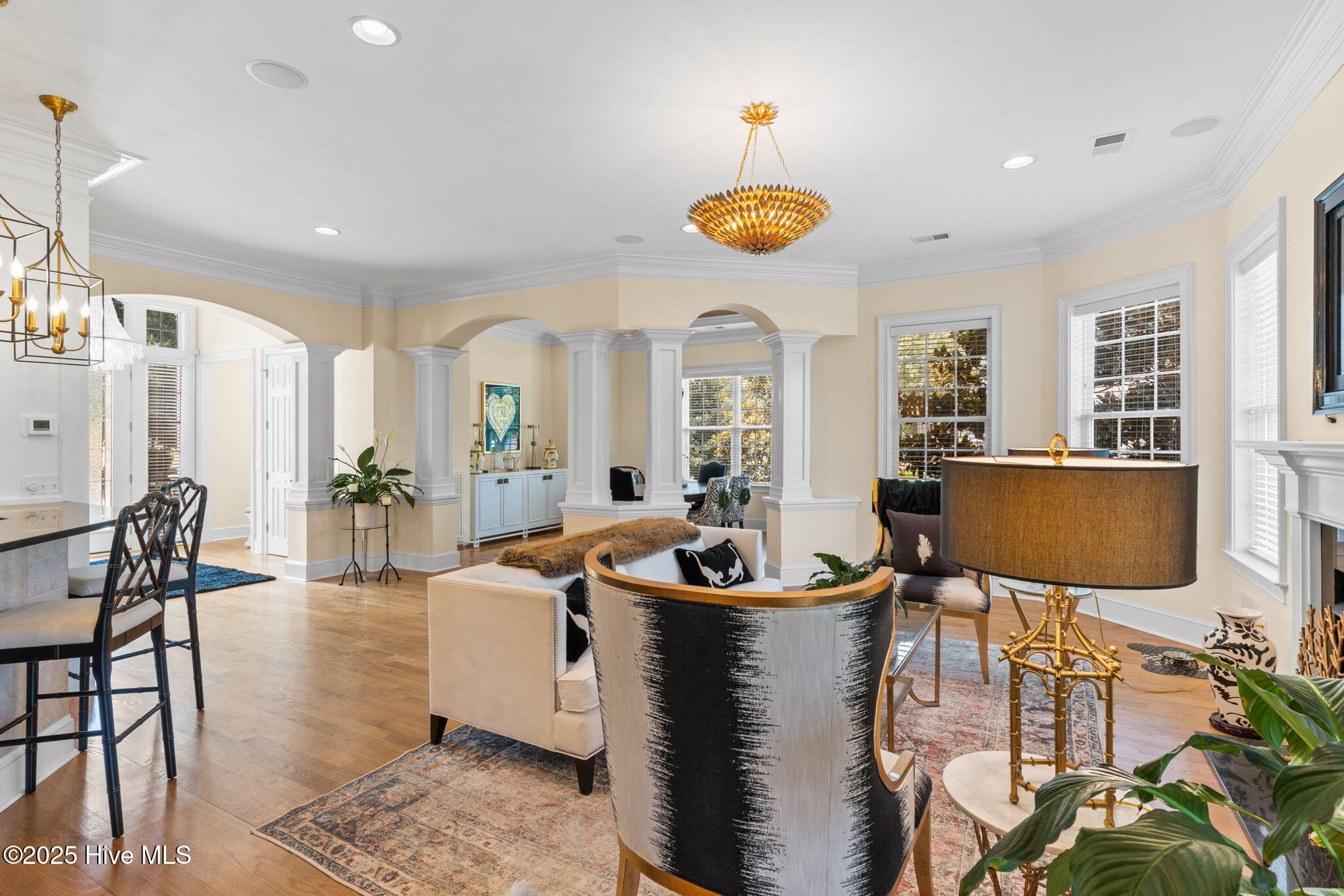 100518405 | Photo 23