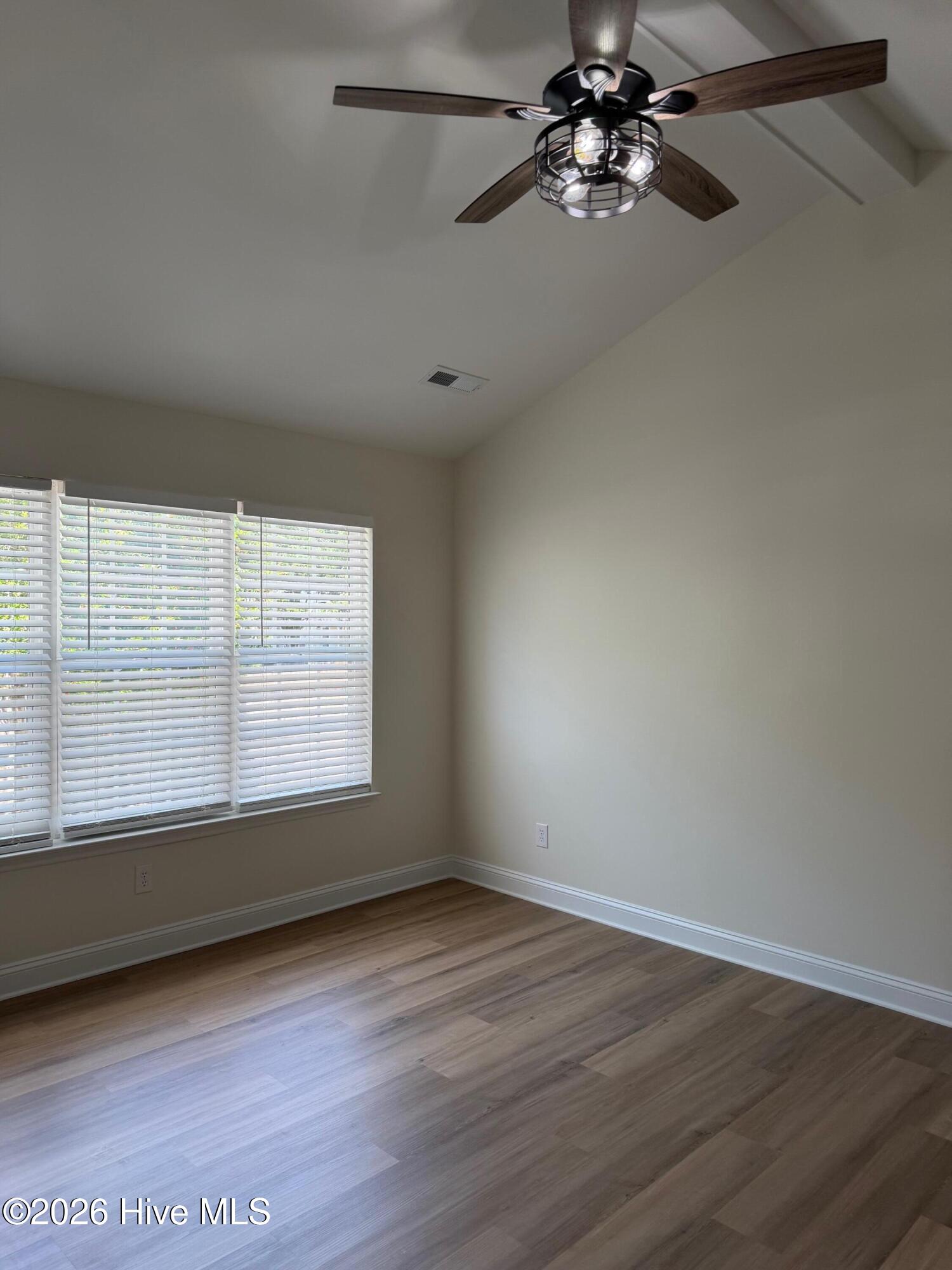 100568177 | Photo 45