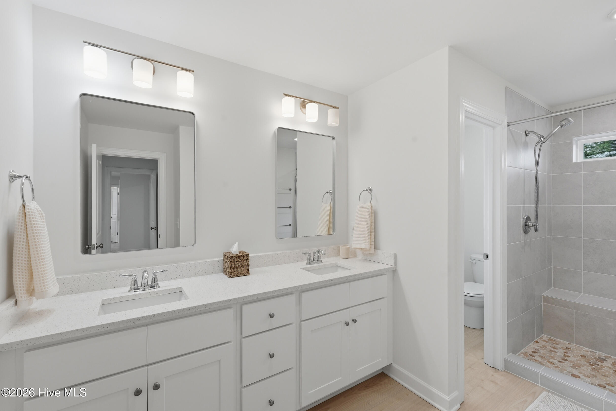 100559477 | Photo 28