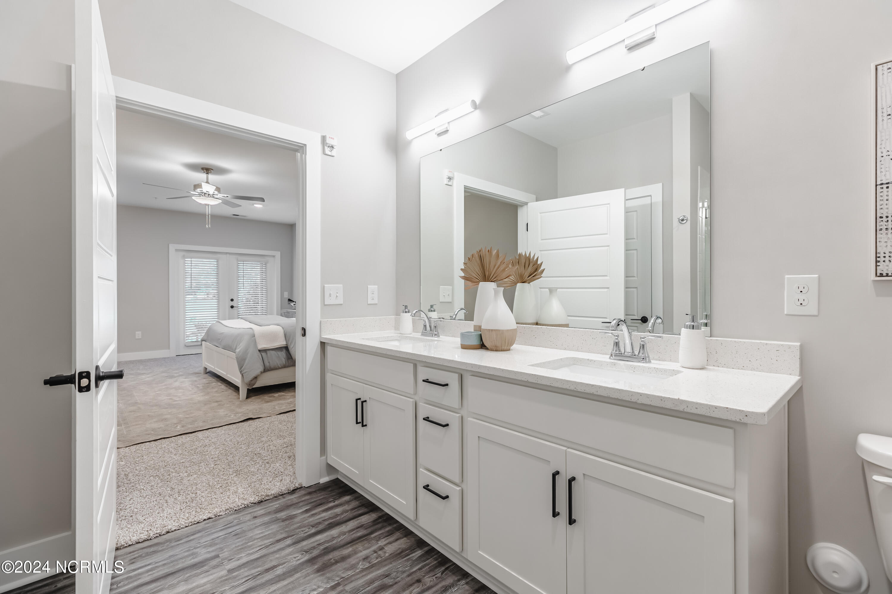 100547860 | Photo 20