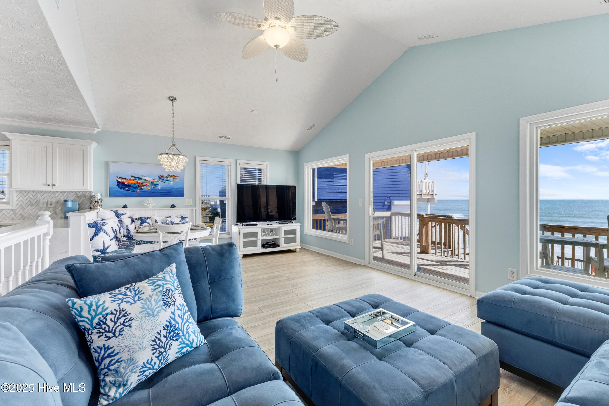 100535212 | Photo 15