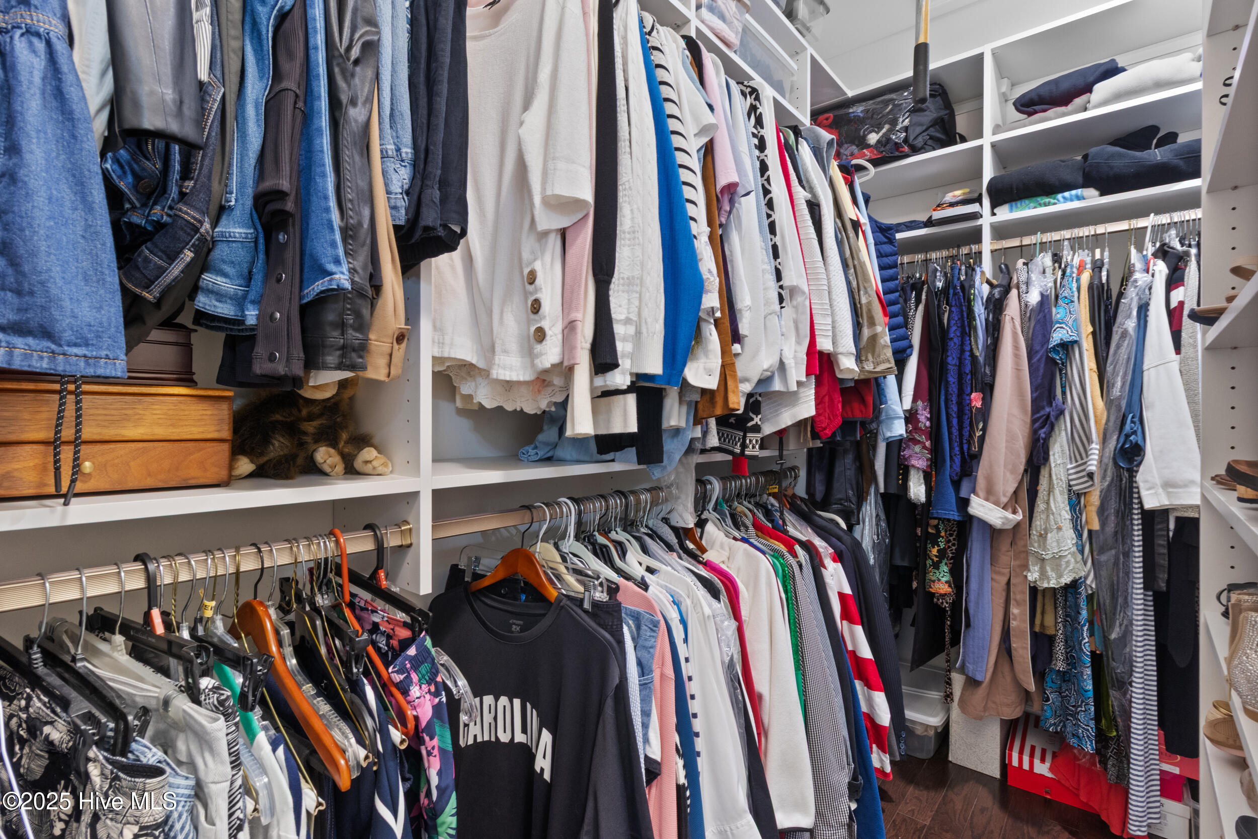 100525242 | Photo 36