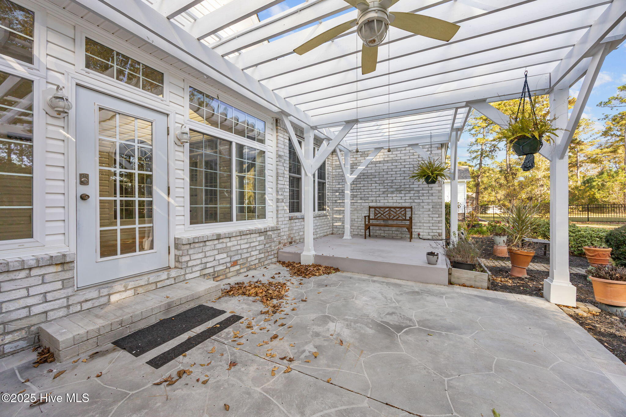 100543036 | Photo 36