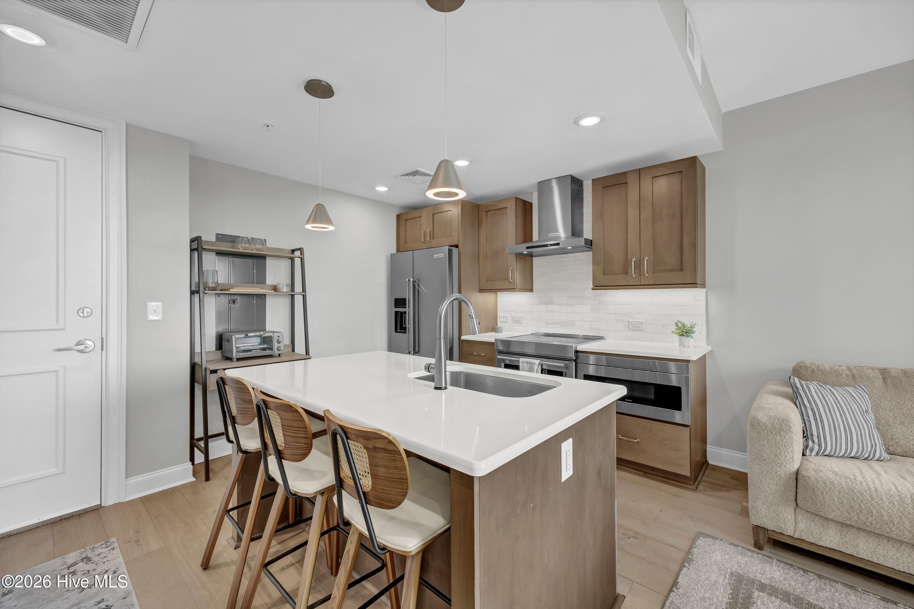 100567765 | Photo 11