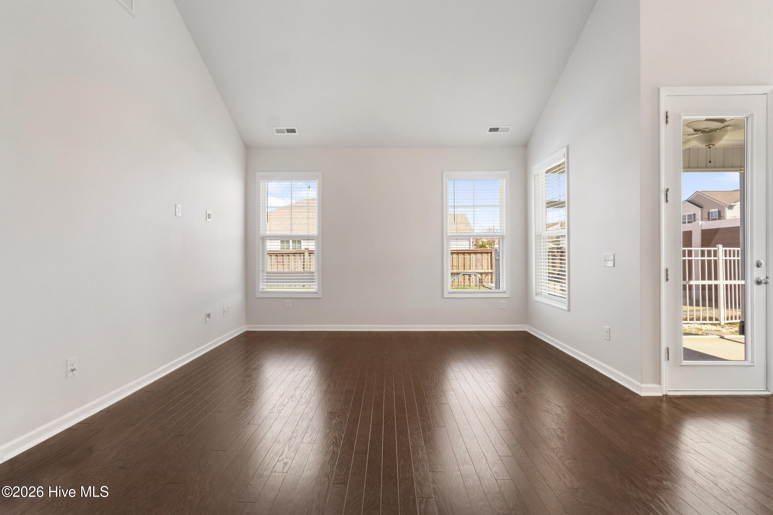 100561556 | Photo 22