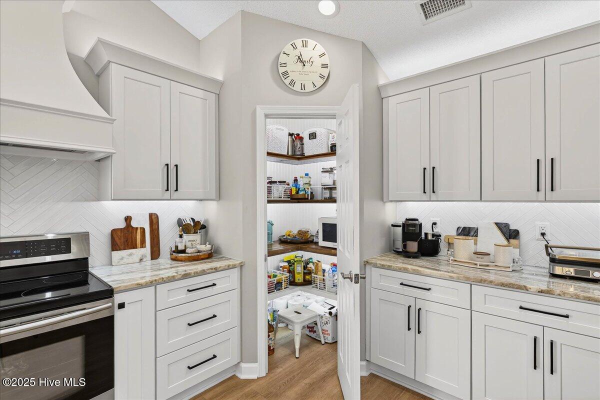 100543008 | Photo 17