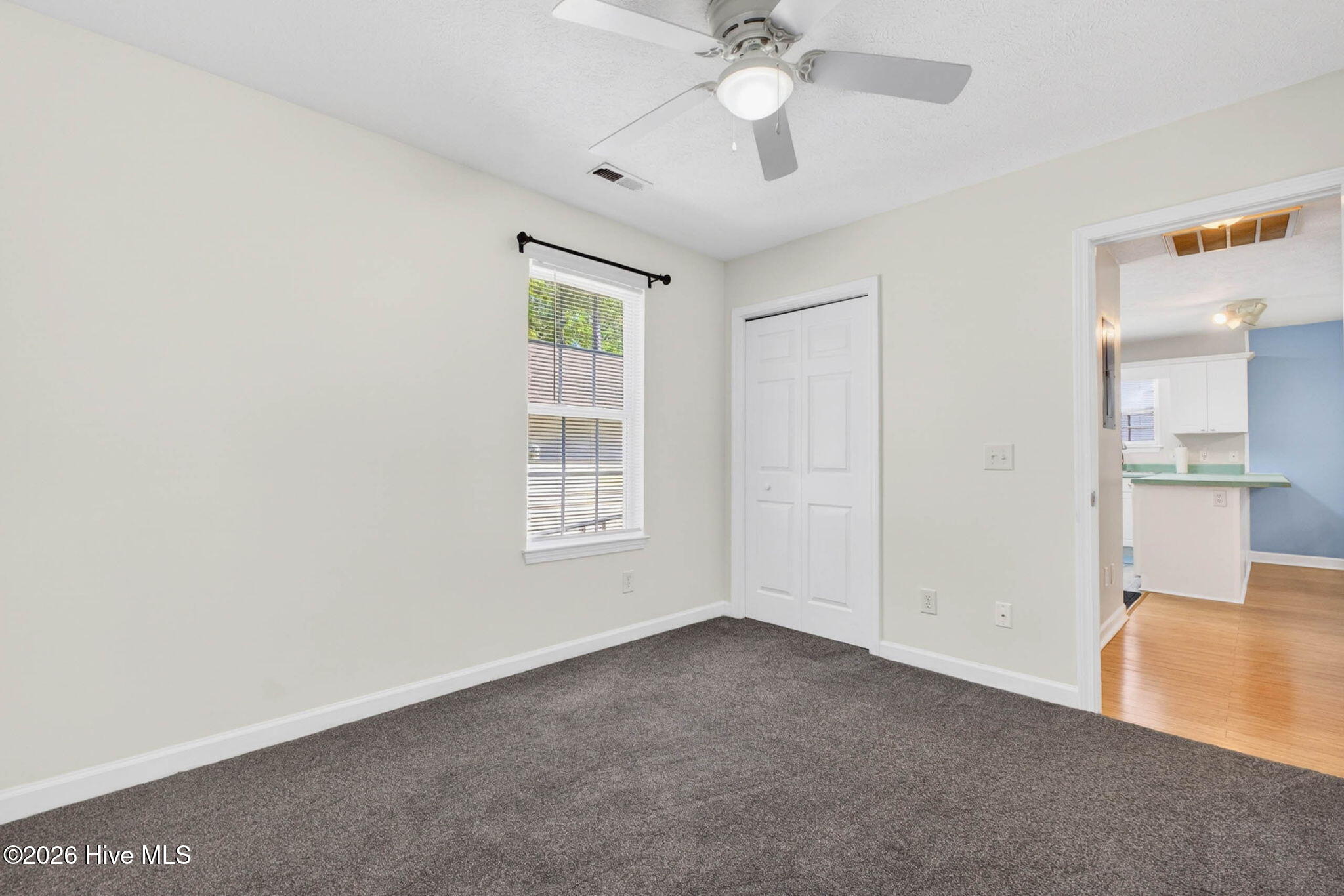 100568924 | Photo 19