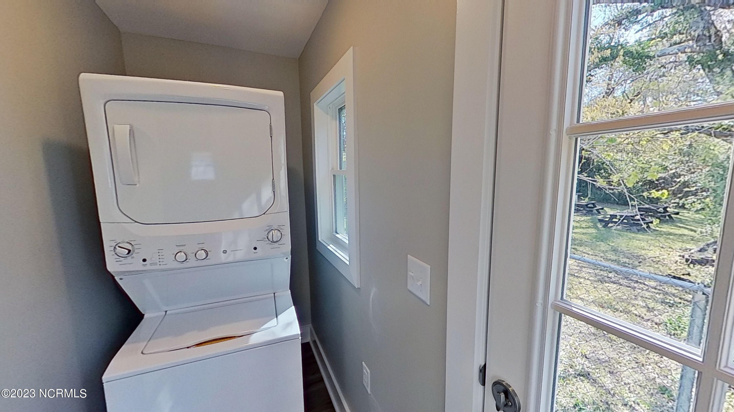 100521220 | Photo 22