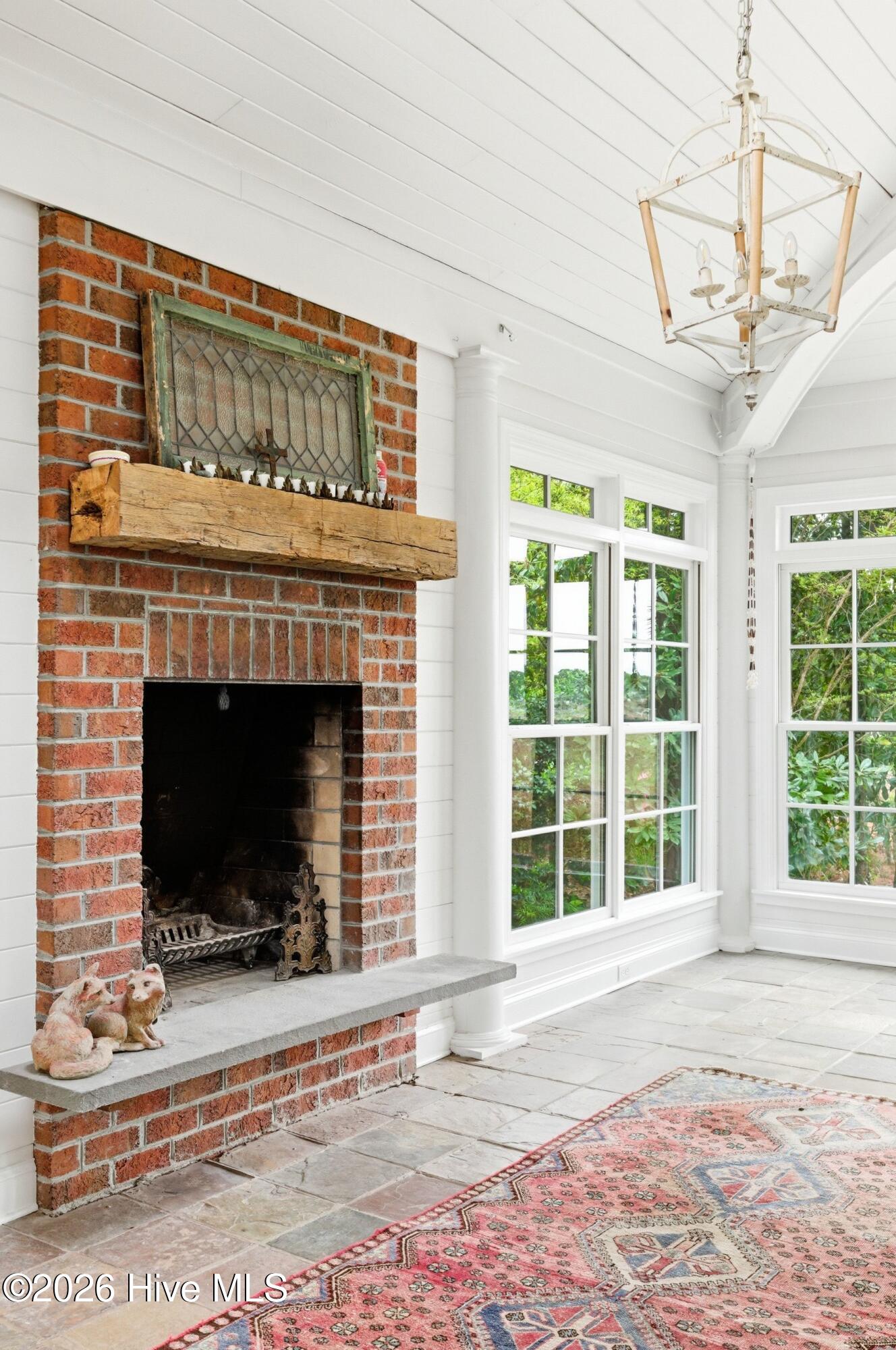 100565828 | Photo 20