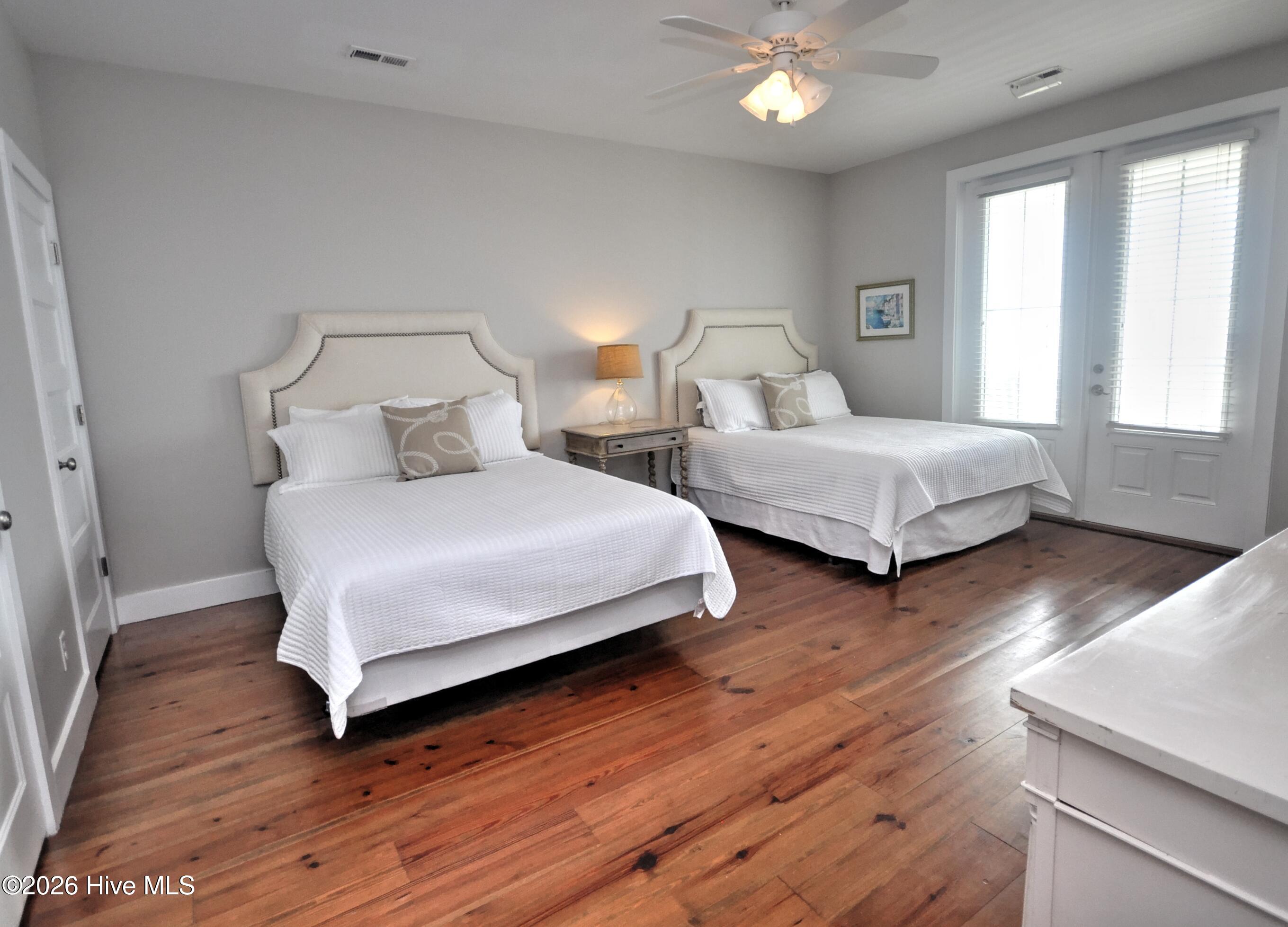 100561409 | Photo 49