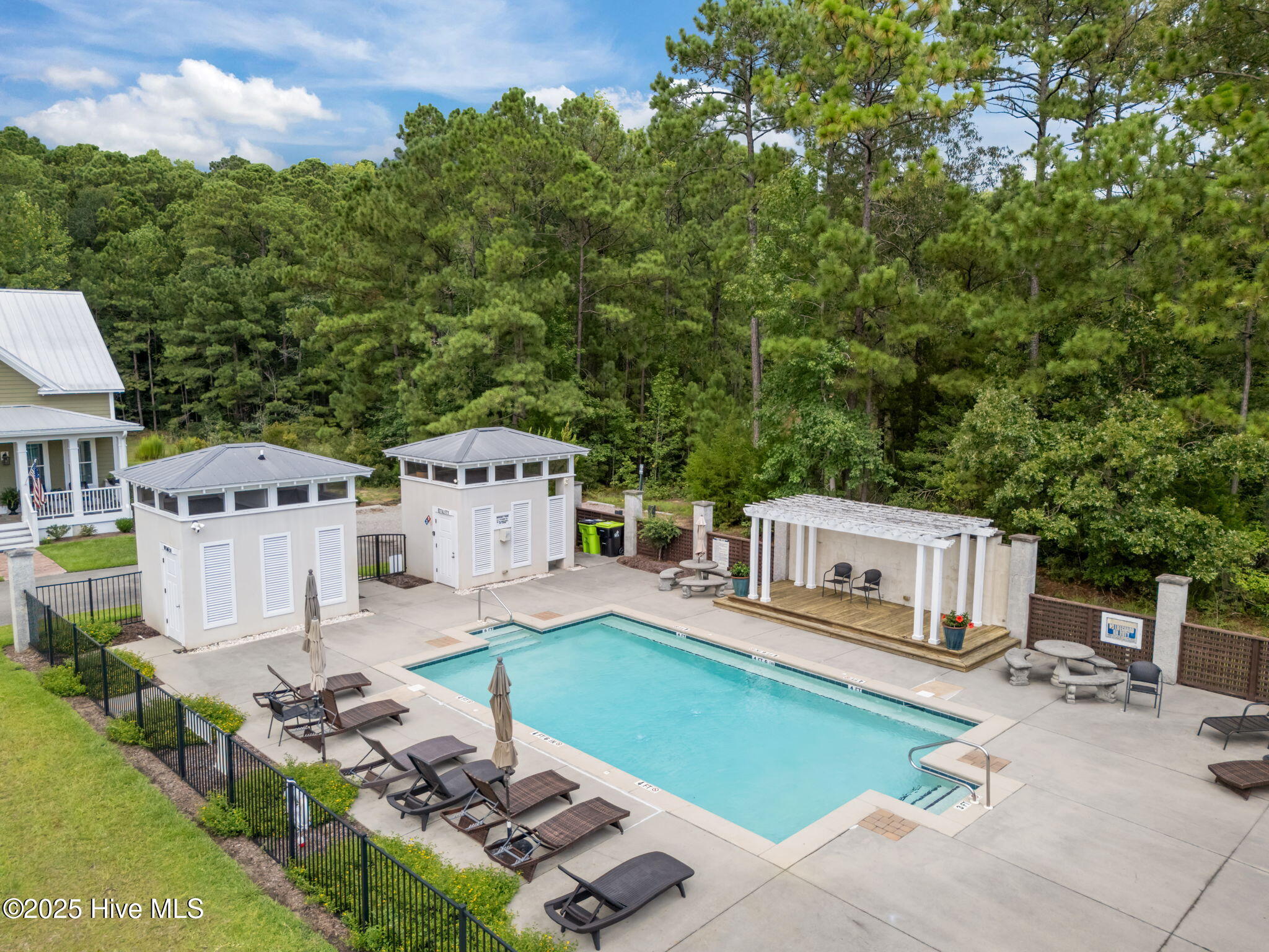 100524220 | Photo 42