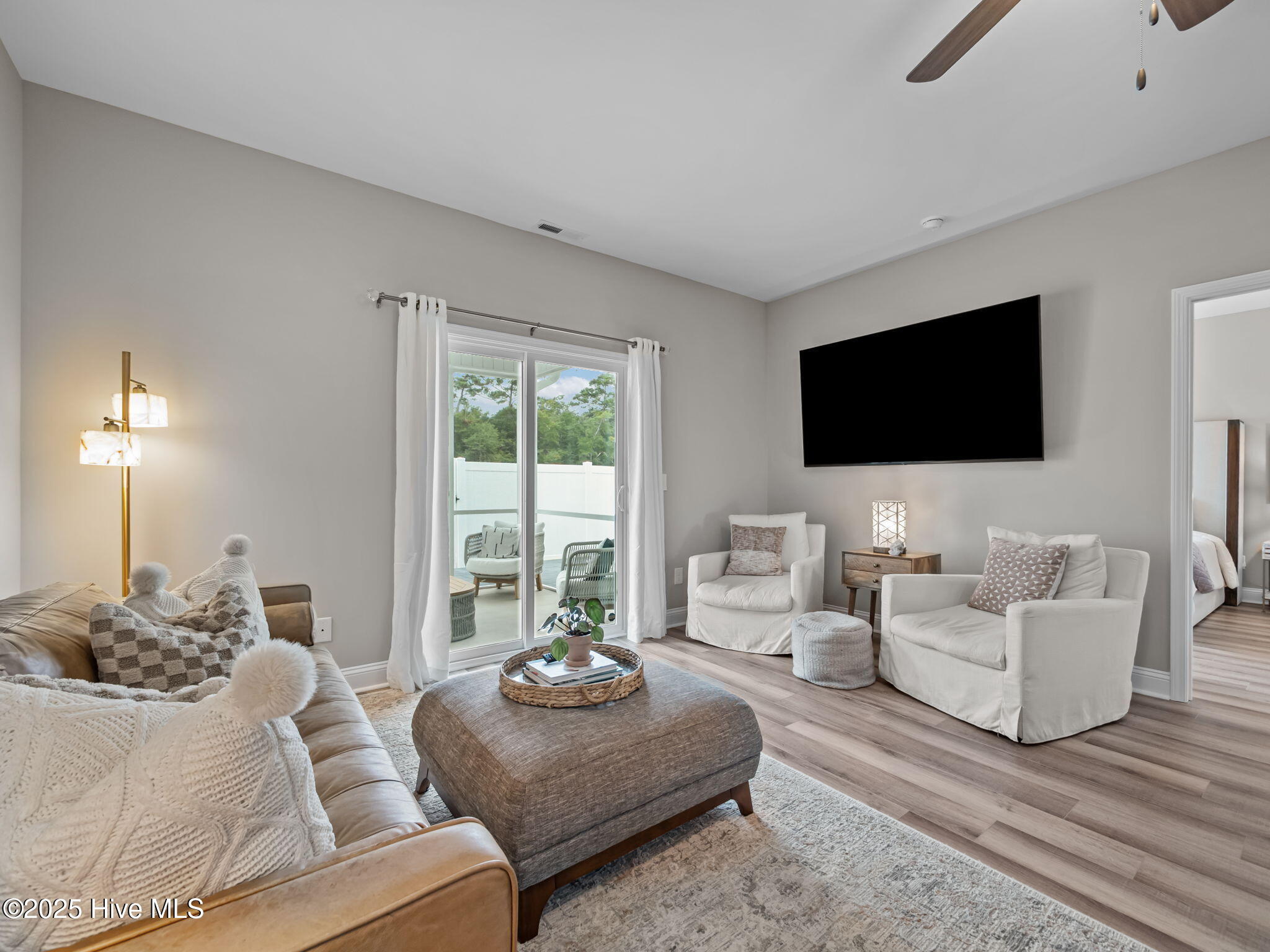 100530492 | Photo 25