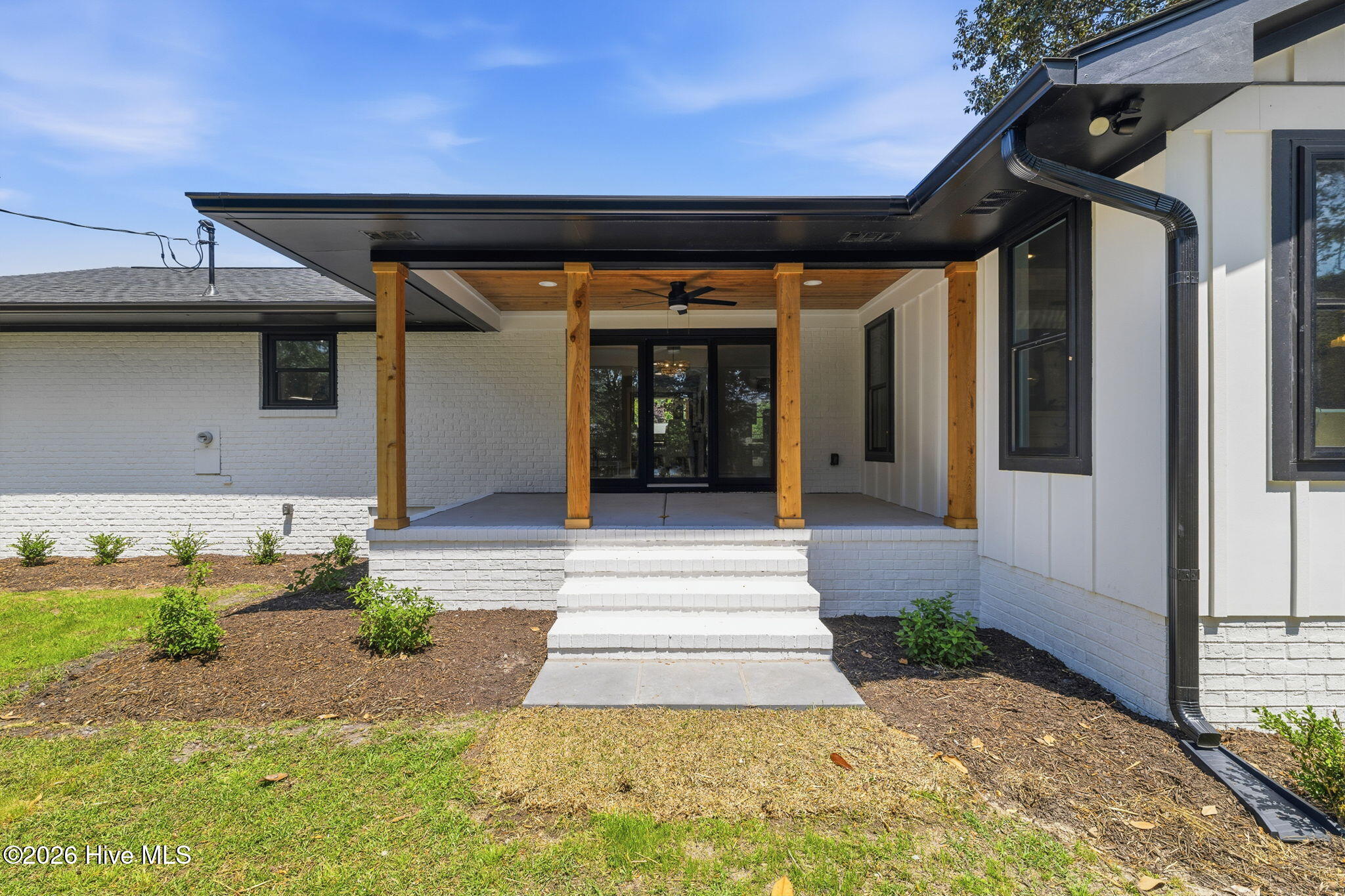 100569769 | Photo 60