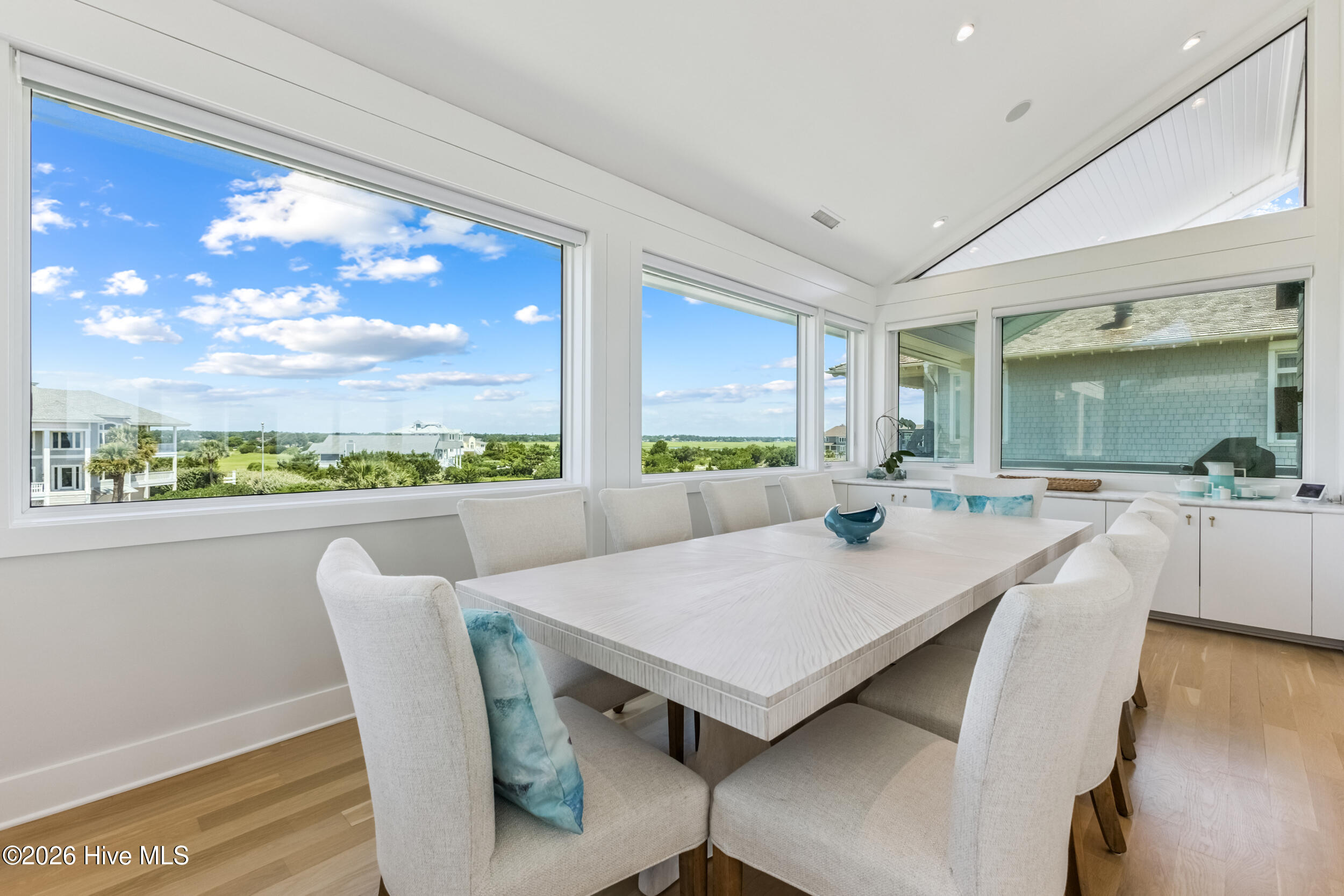 100560711 | Photo 20