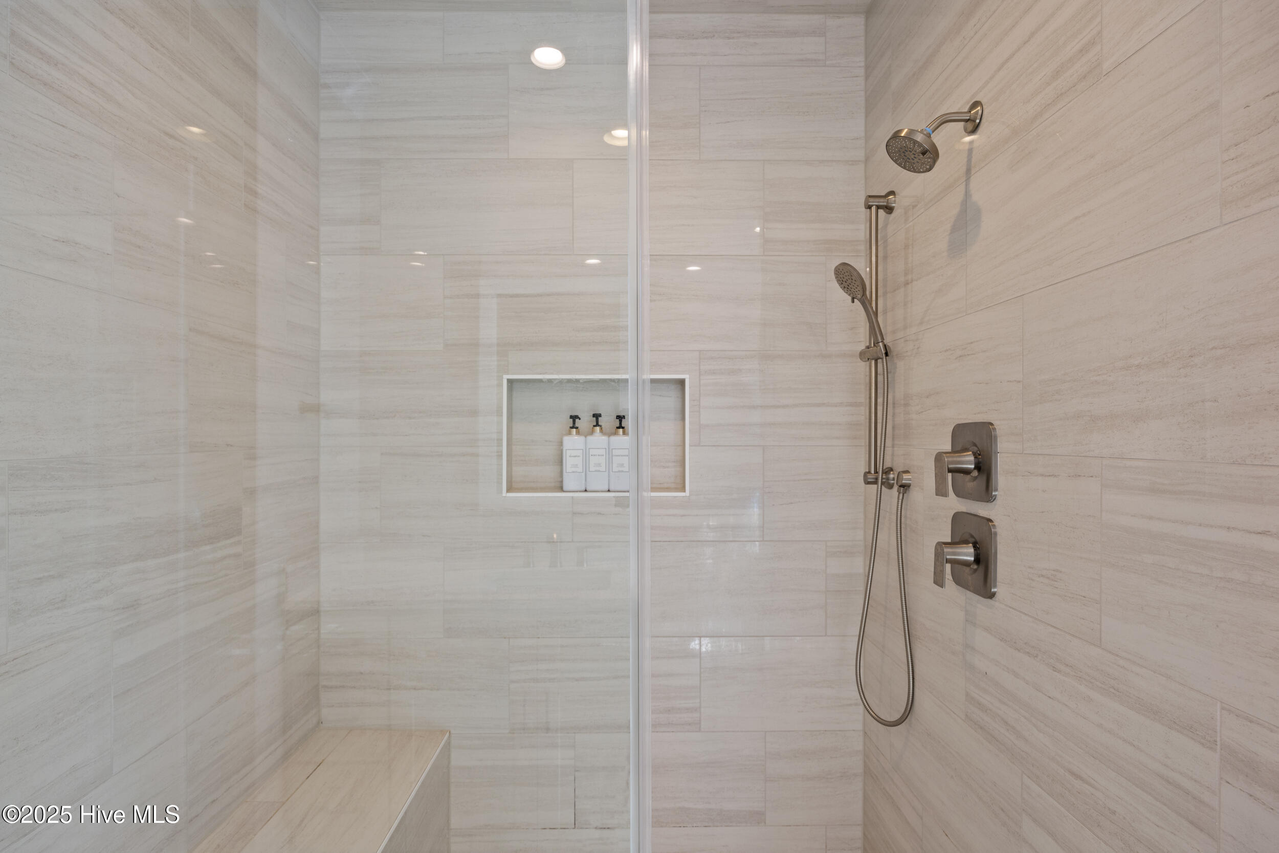 100559314 | Photo 26