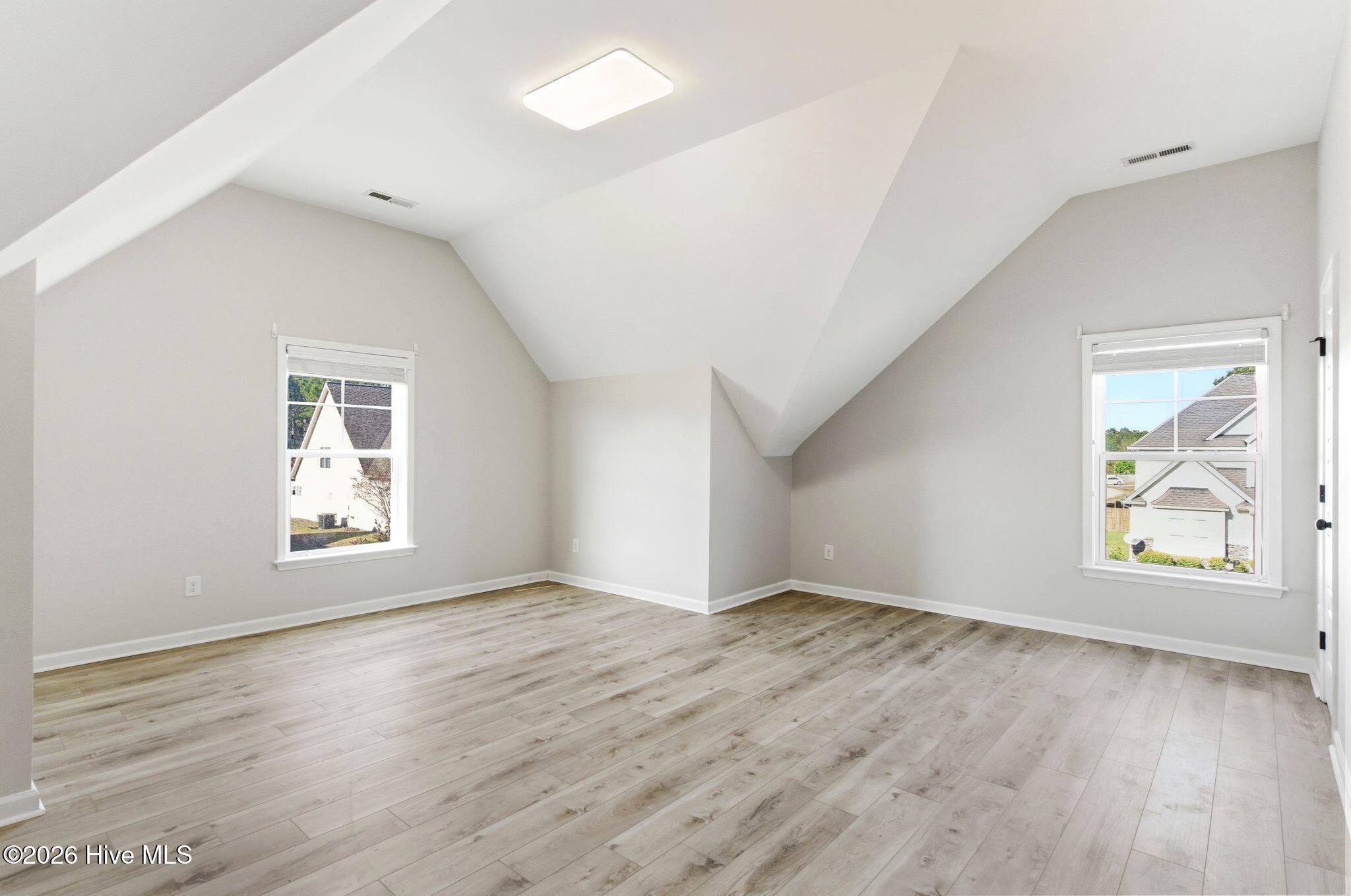 100566859 | Photo 48