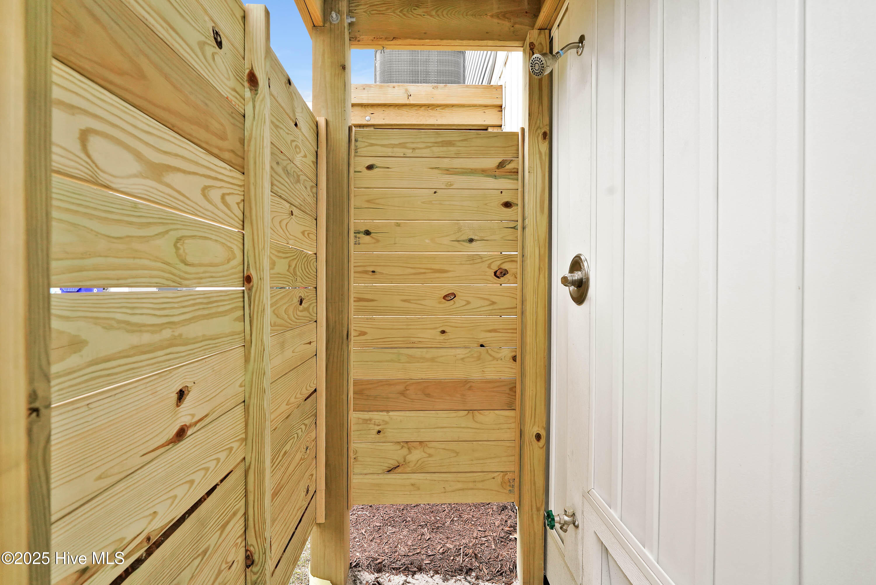 100540463 | Photo 28