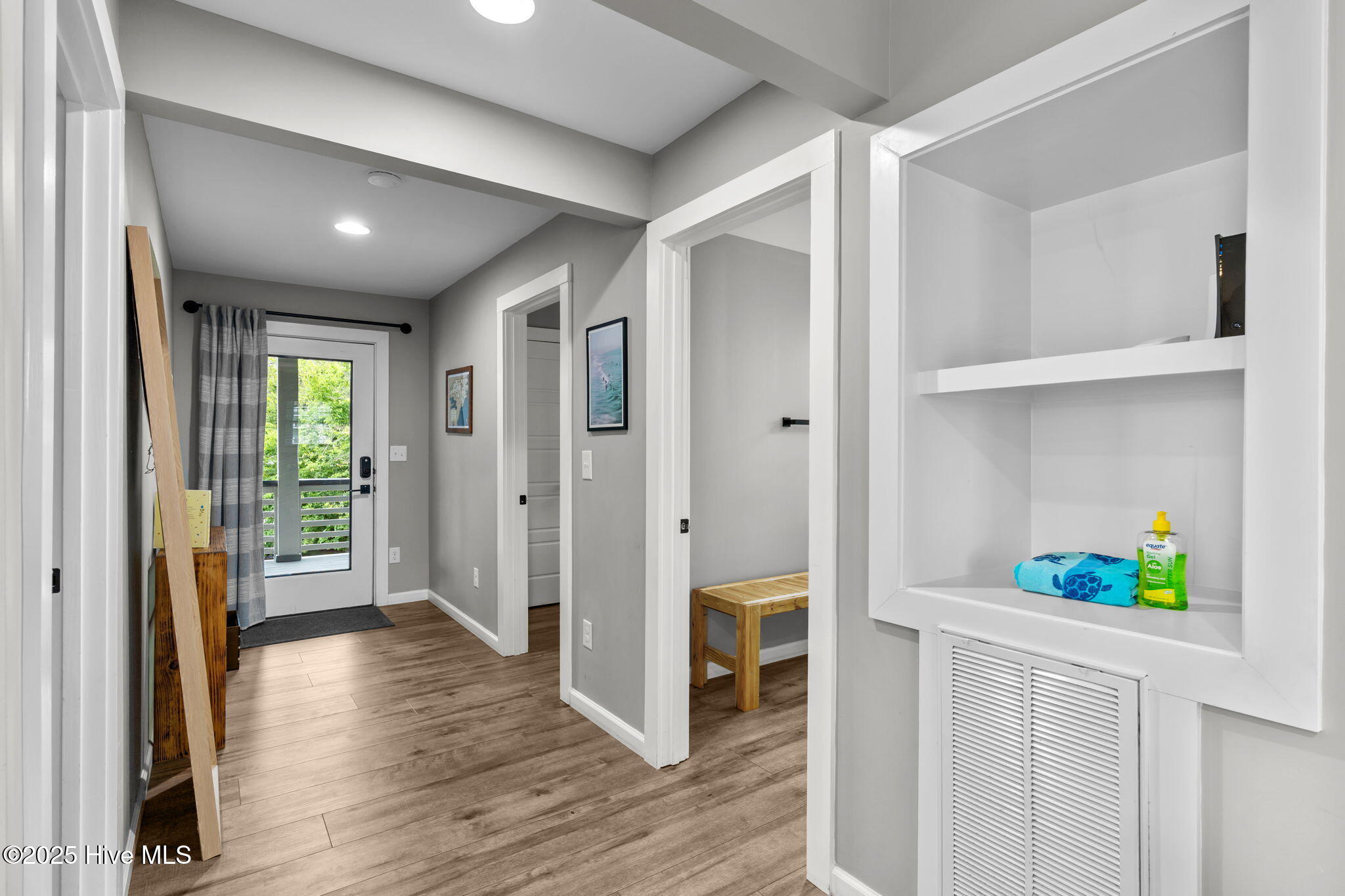 100526073 | Photo 17