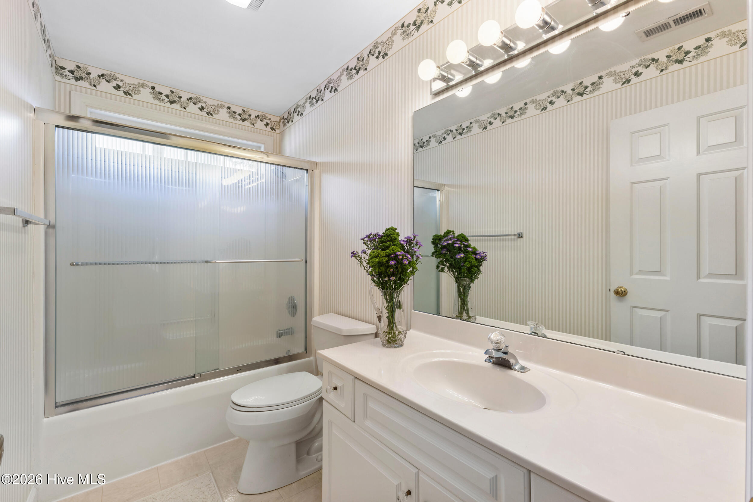 100566645 | Photo 24