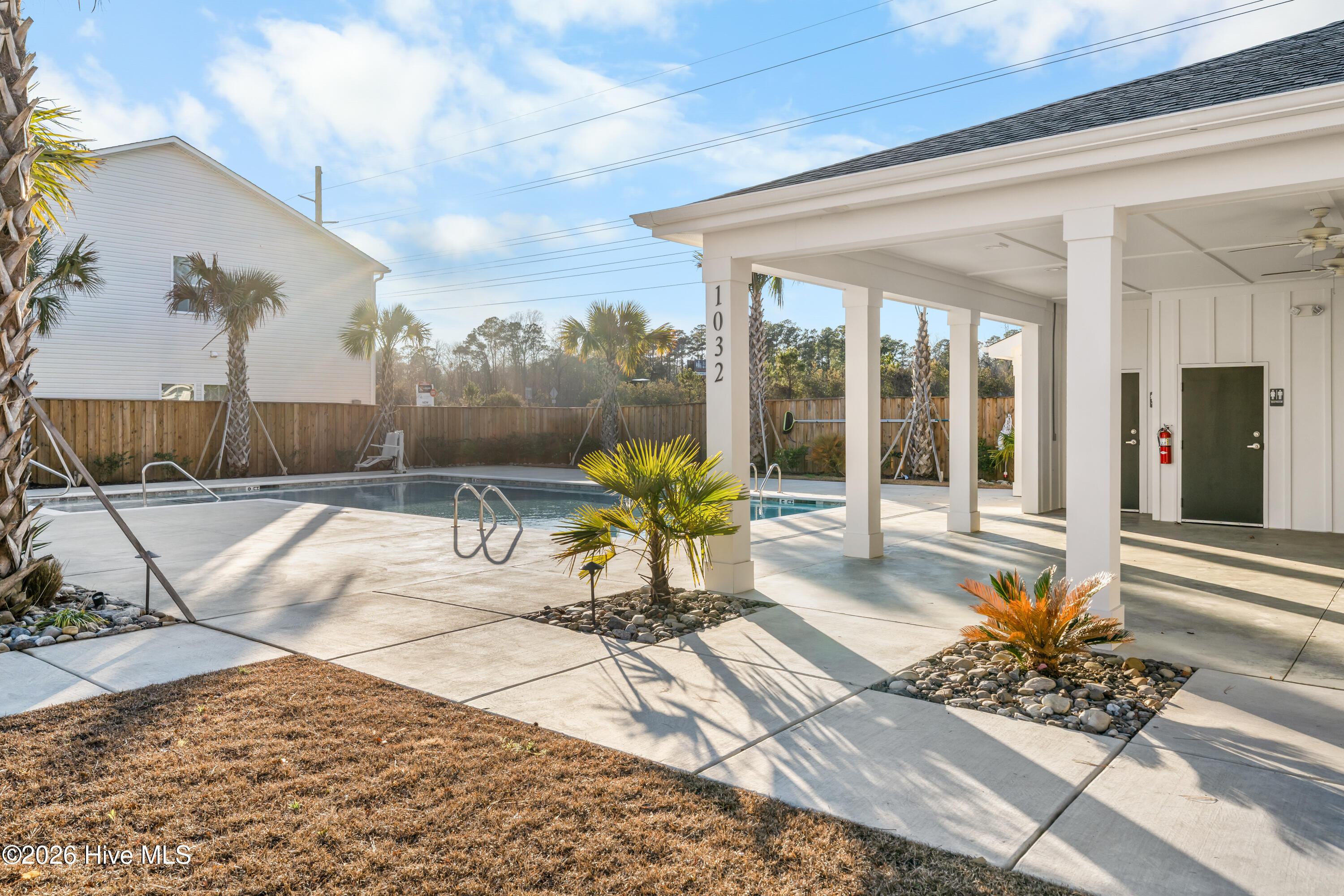 100555371 | Photo 35