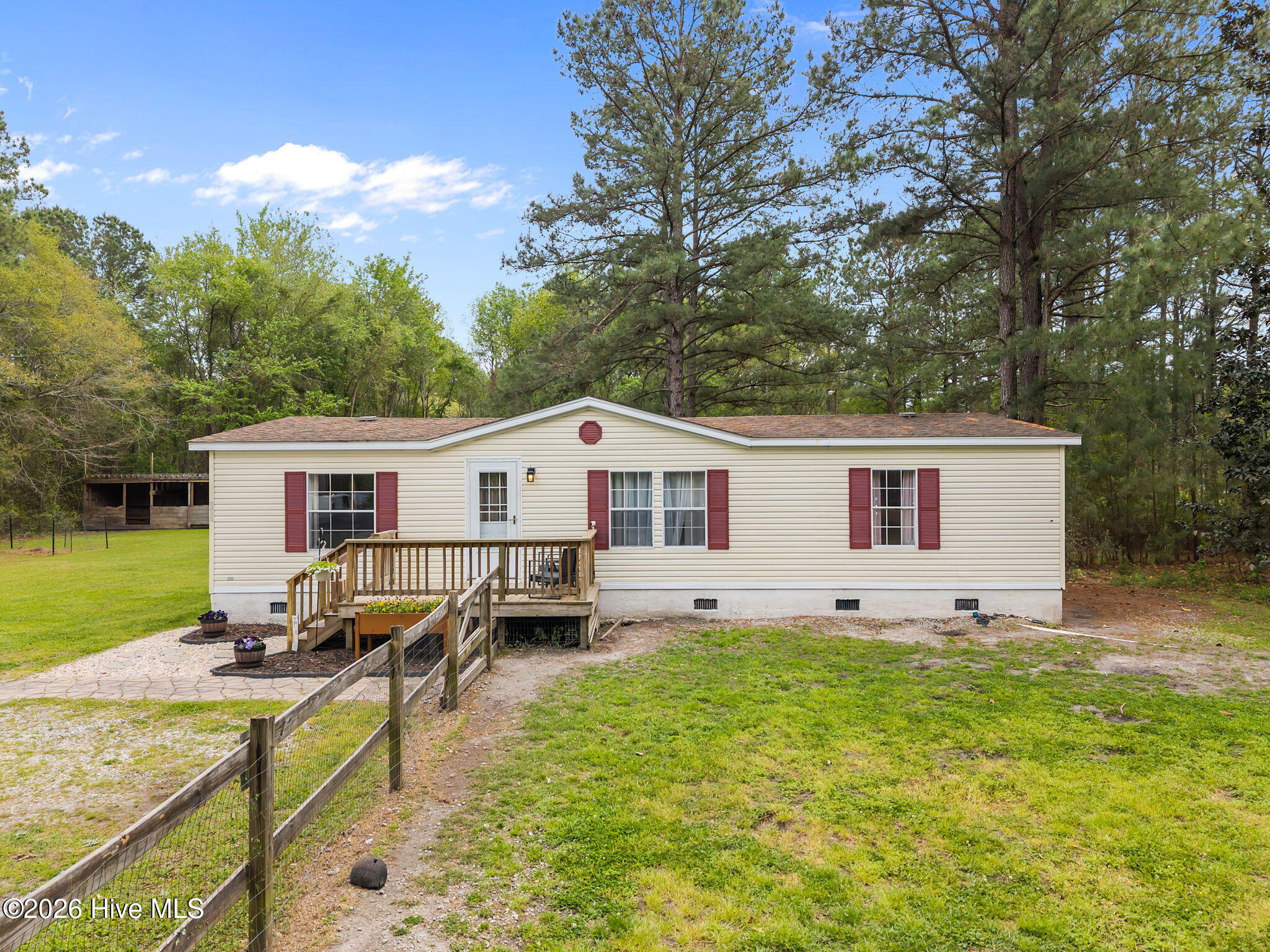 1161 Gibson Branch Road, Maysville, NC 28555 – photo 7: 1161 Gibson Branch Road, Maysville, NC