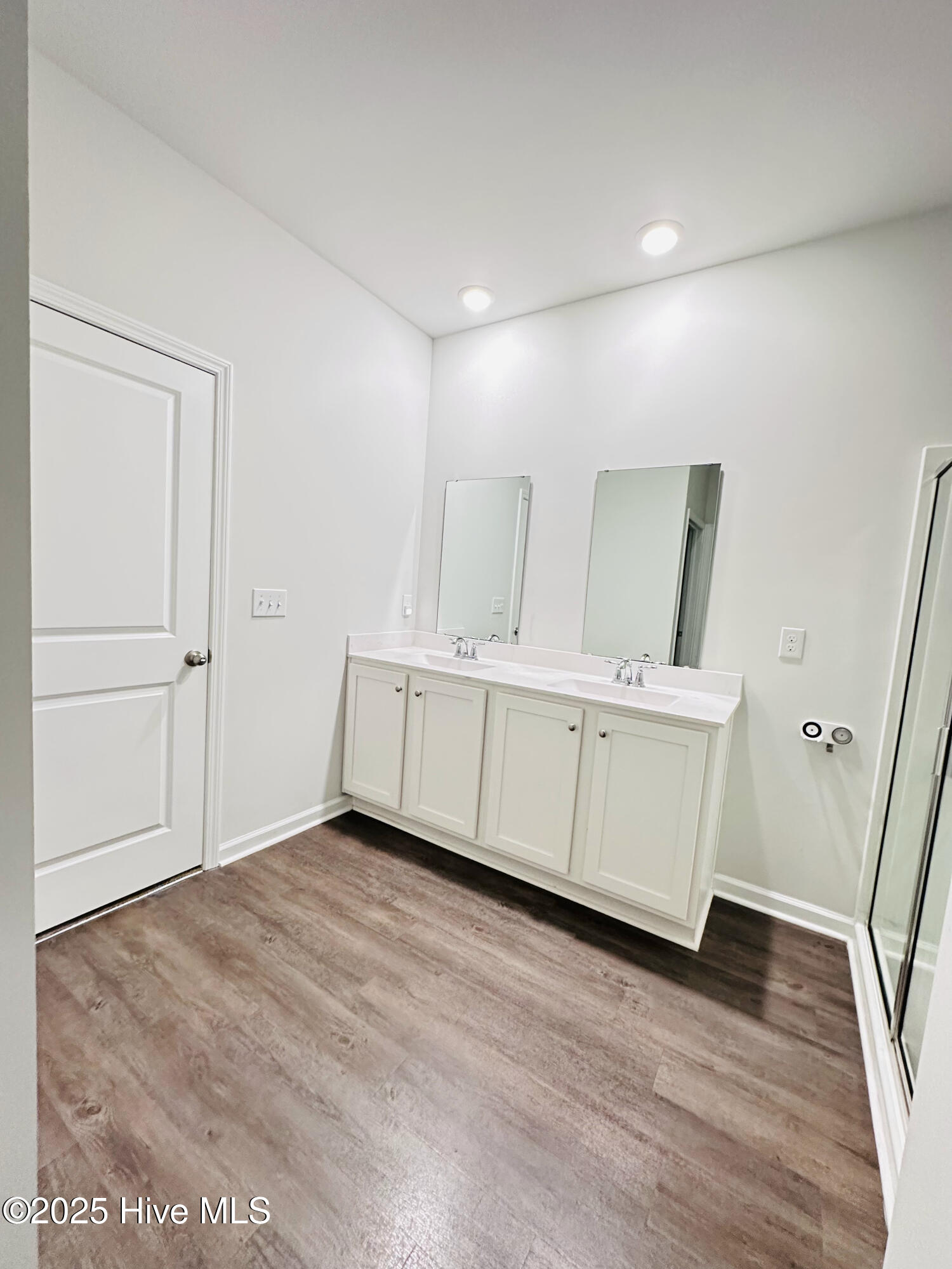 100525143 | Photo 38