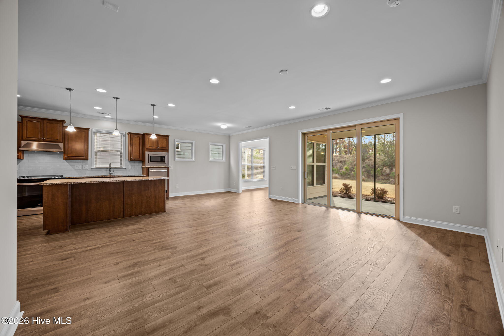 100548837 | Photo 14