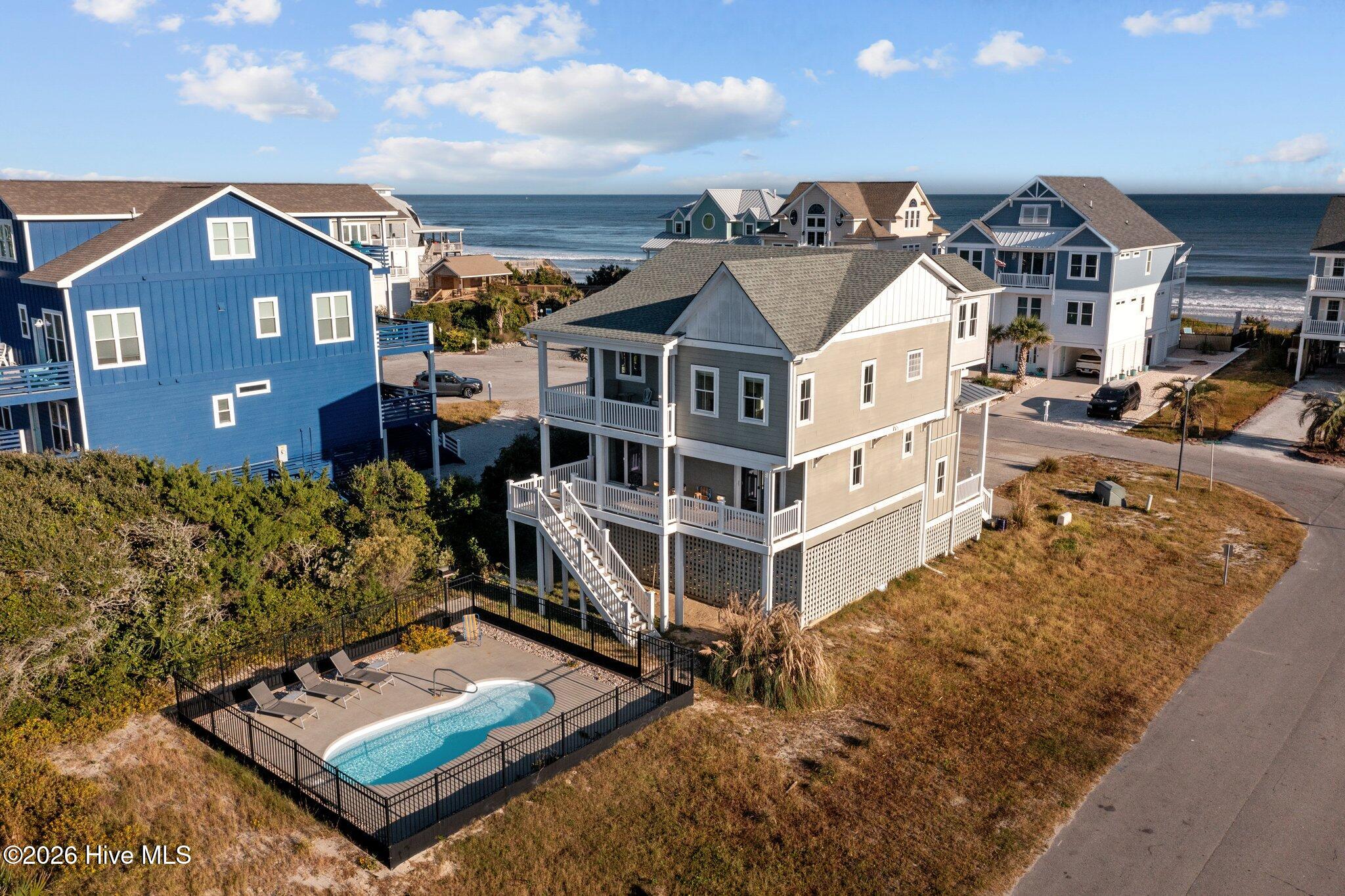 100548850 | Photo 41