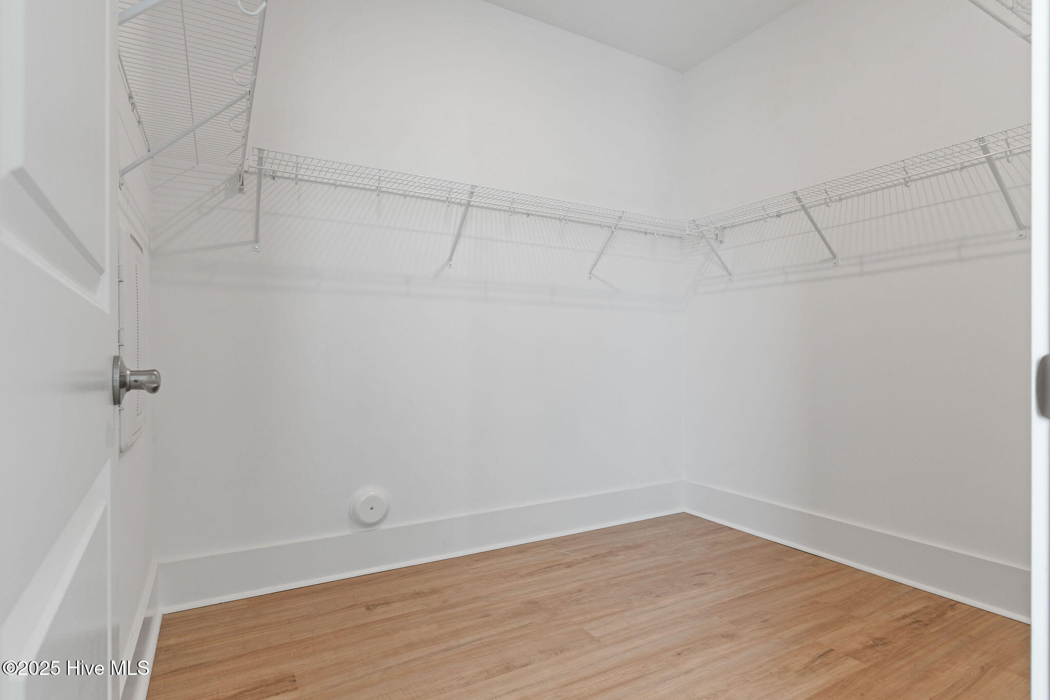 100523892 | Photo 36