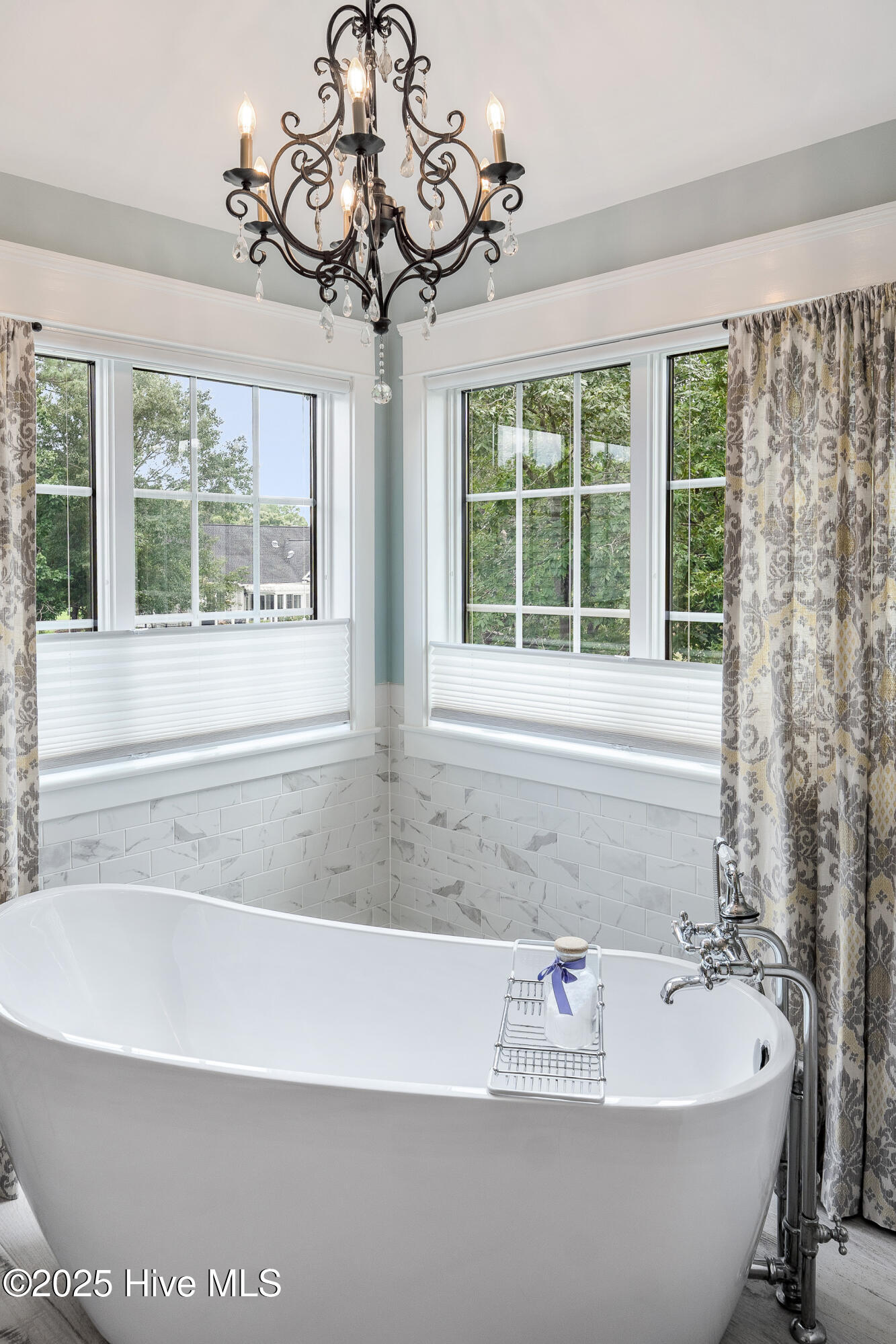 100522220 | Photo 52