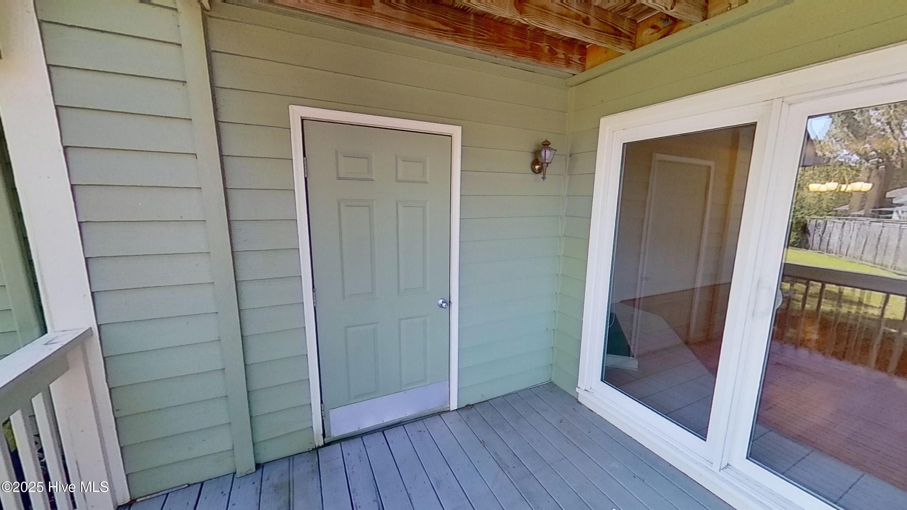 100540649 | Photo 10