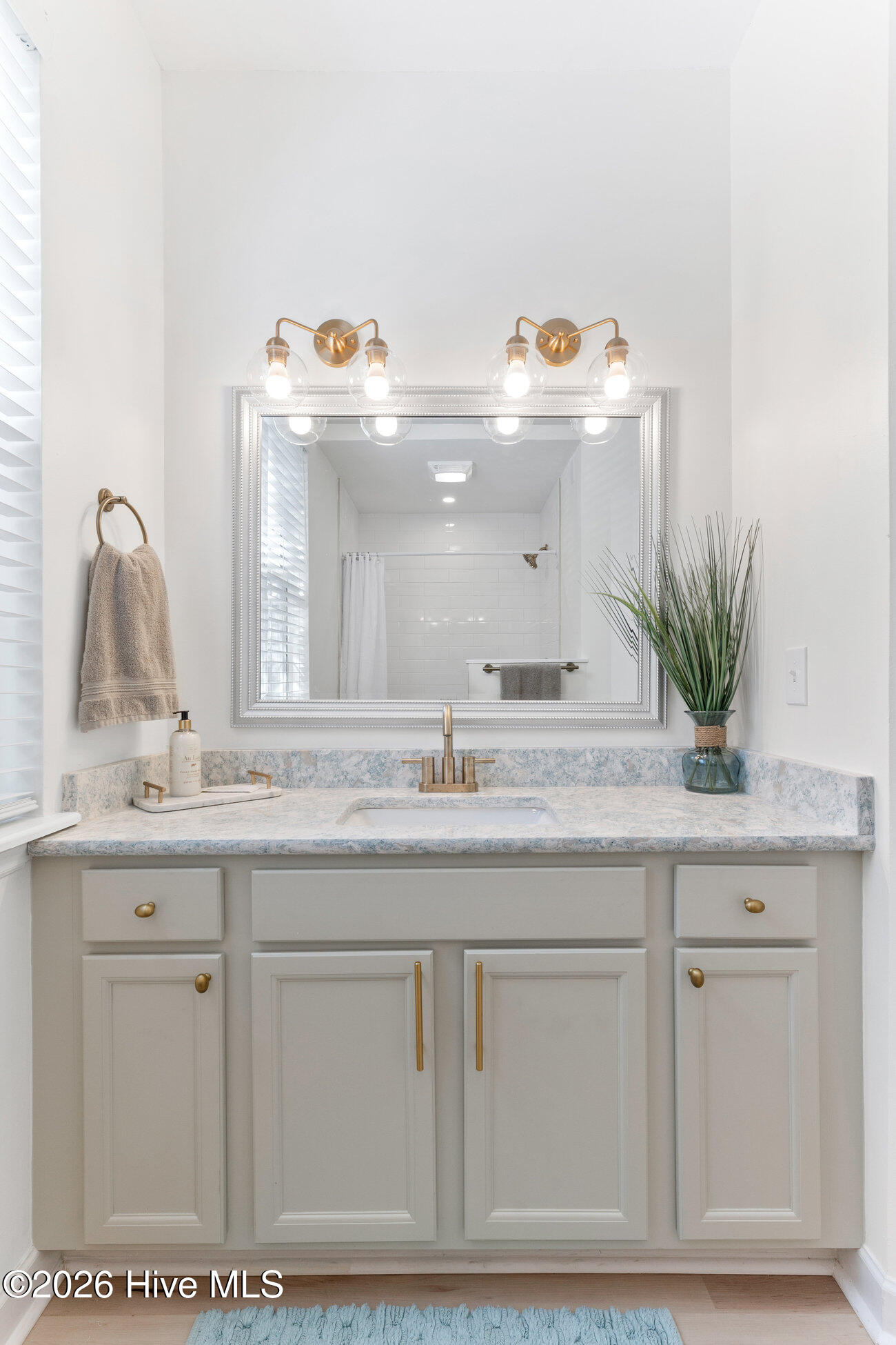 100547477 | Photo 18