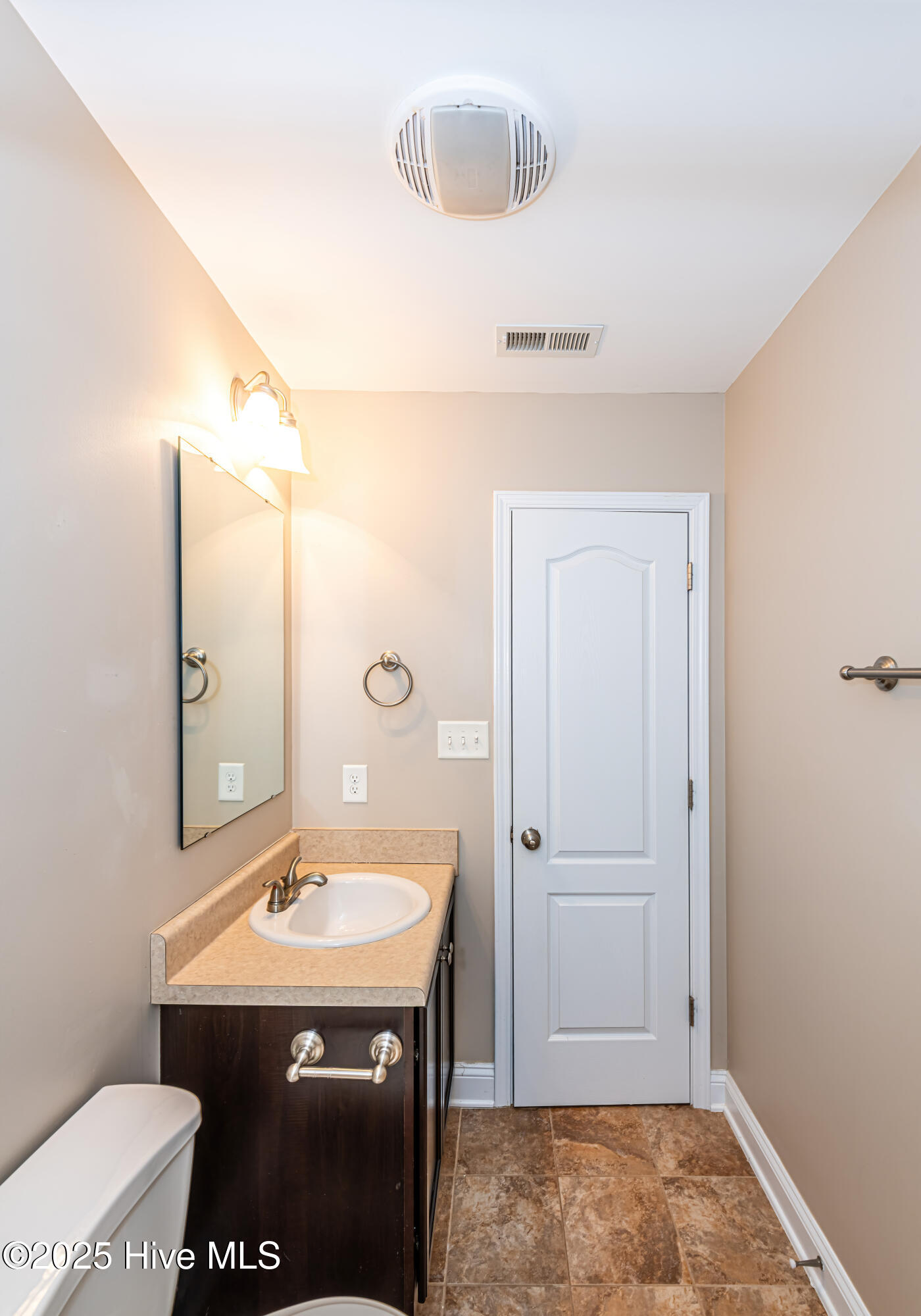 100546682 | Photo 64